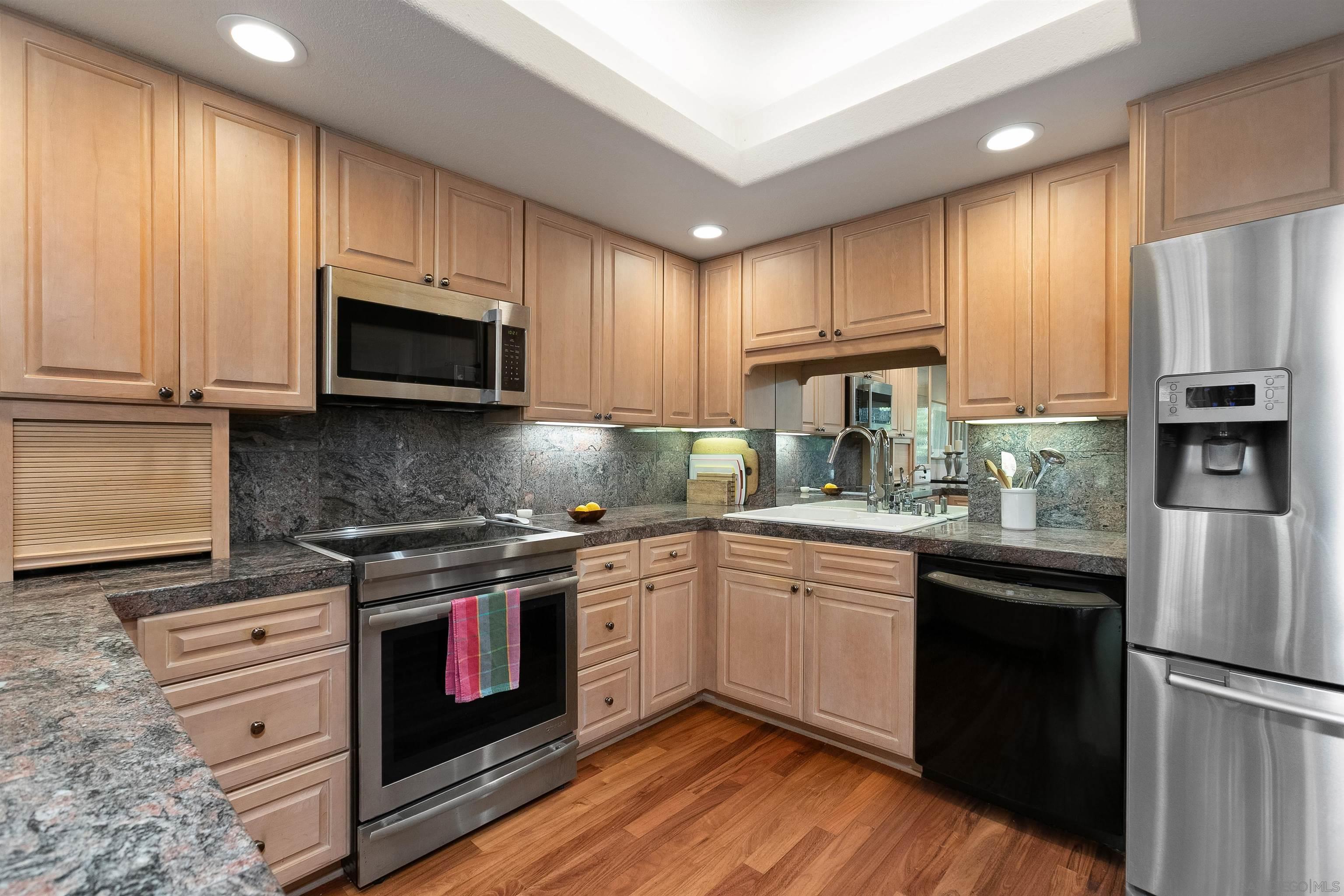 Detail Gallery Image 12 of 37 For 8770  Caminito Sueno, La Jolla,  CA 92037 - 3 Beds | 2 Baths