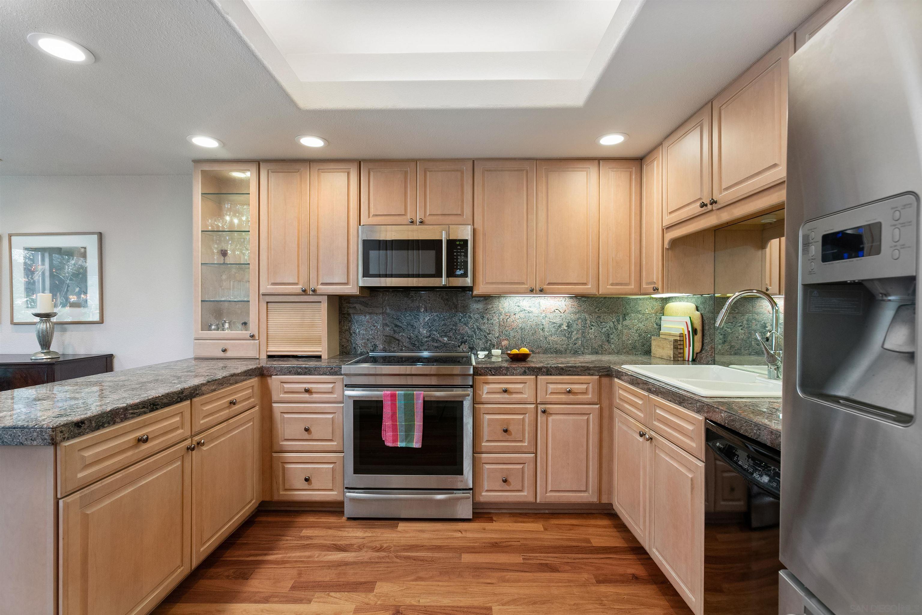 Detail Gallery Image 13 of 37 For 8770  Caminito Sueno, La Jolla,  CA 92037 - 3 Beds | 2 Baths