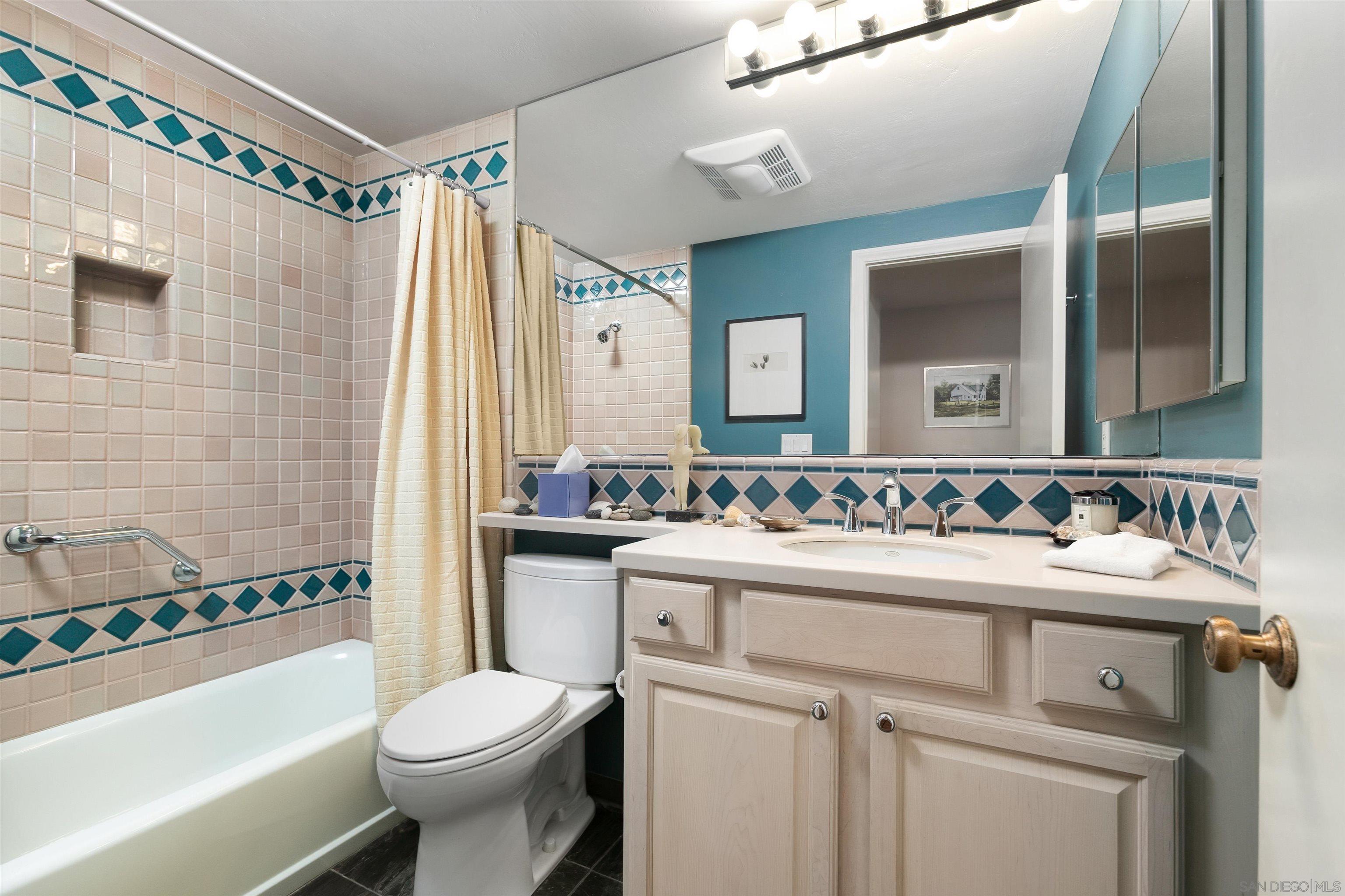 Detail Gallery Image 25 of 37 For 8770  Caminito Sueno, La Jolla,  CA 92037 - 3 Beds | 2 Baths