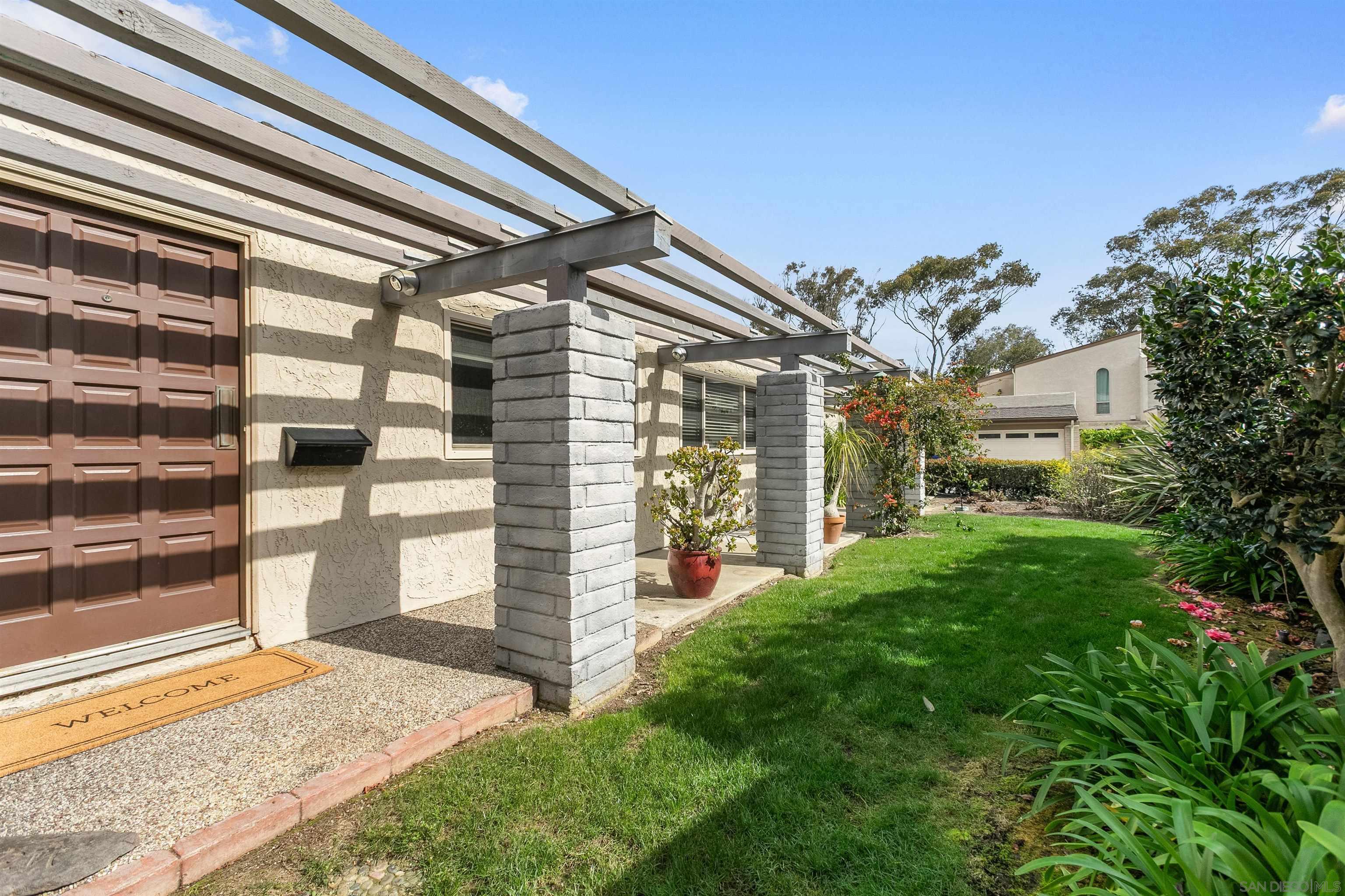 Detail Gallery Image 4 of 37 For 8770  Caminito Sueno, La Jolla,  CA 92037 - 3 Beds | 2 Baths