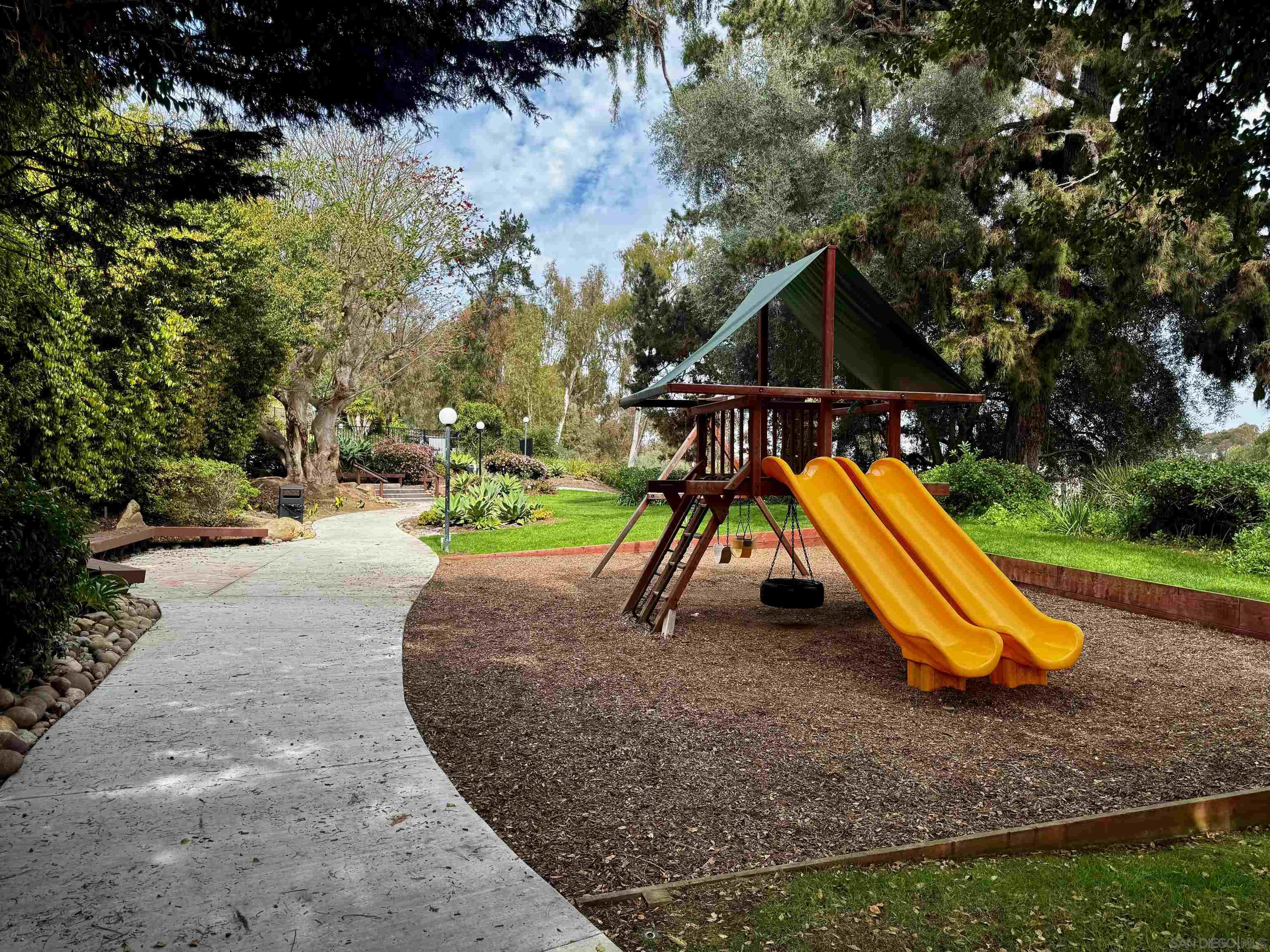 Detail Gallery Image 35 of 37 For 8770  Caminito Sueno, La Jolla,  CA 92037 - 3 Beds | 2 Baths