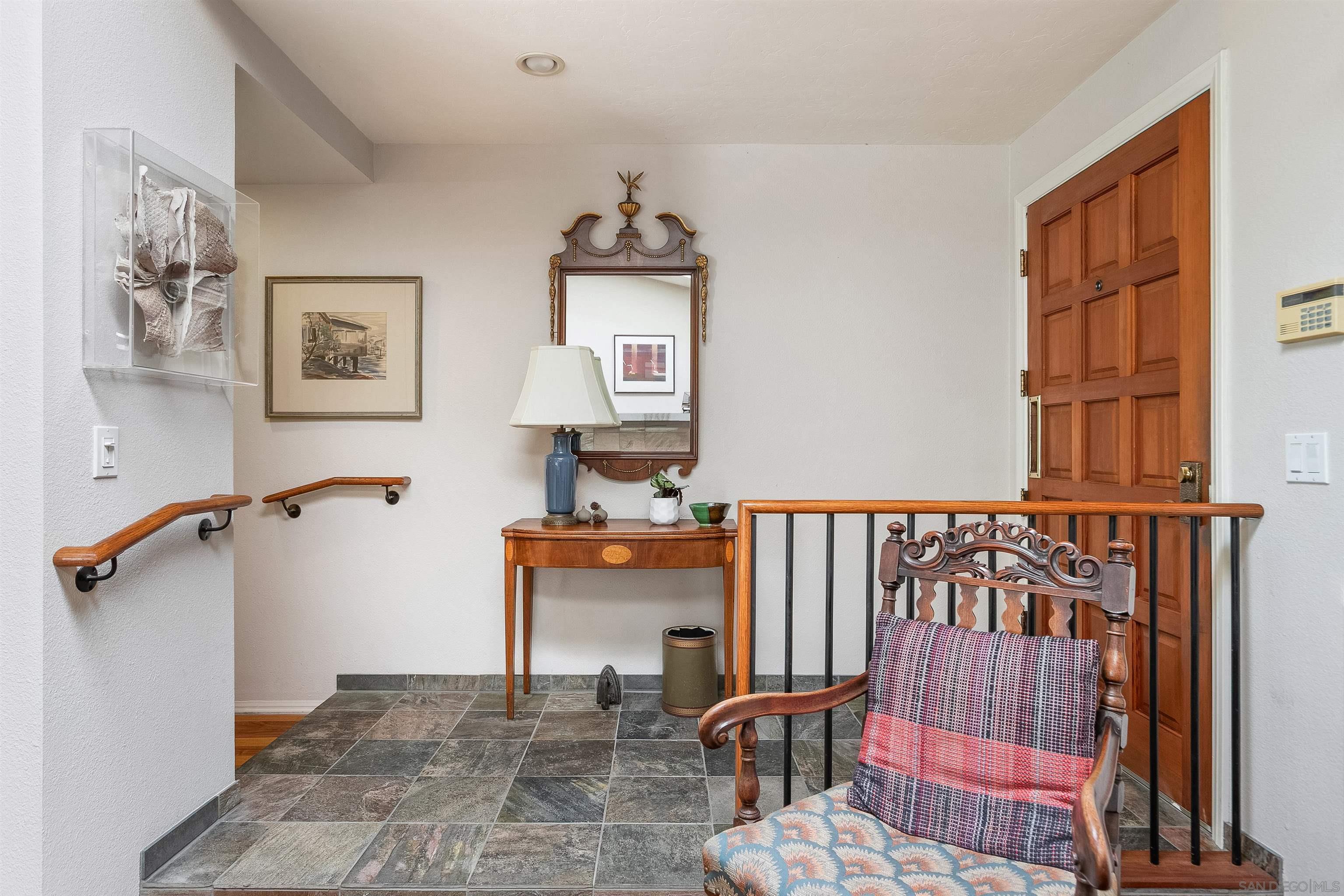 Detail Gallery Image 5 of 37 For 8770  Caminito Sueno, La Jolla,  CA 92037 - 3 Beds | 2 Baths