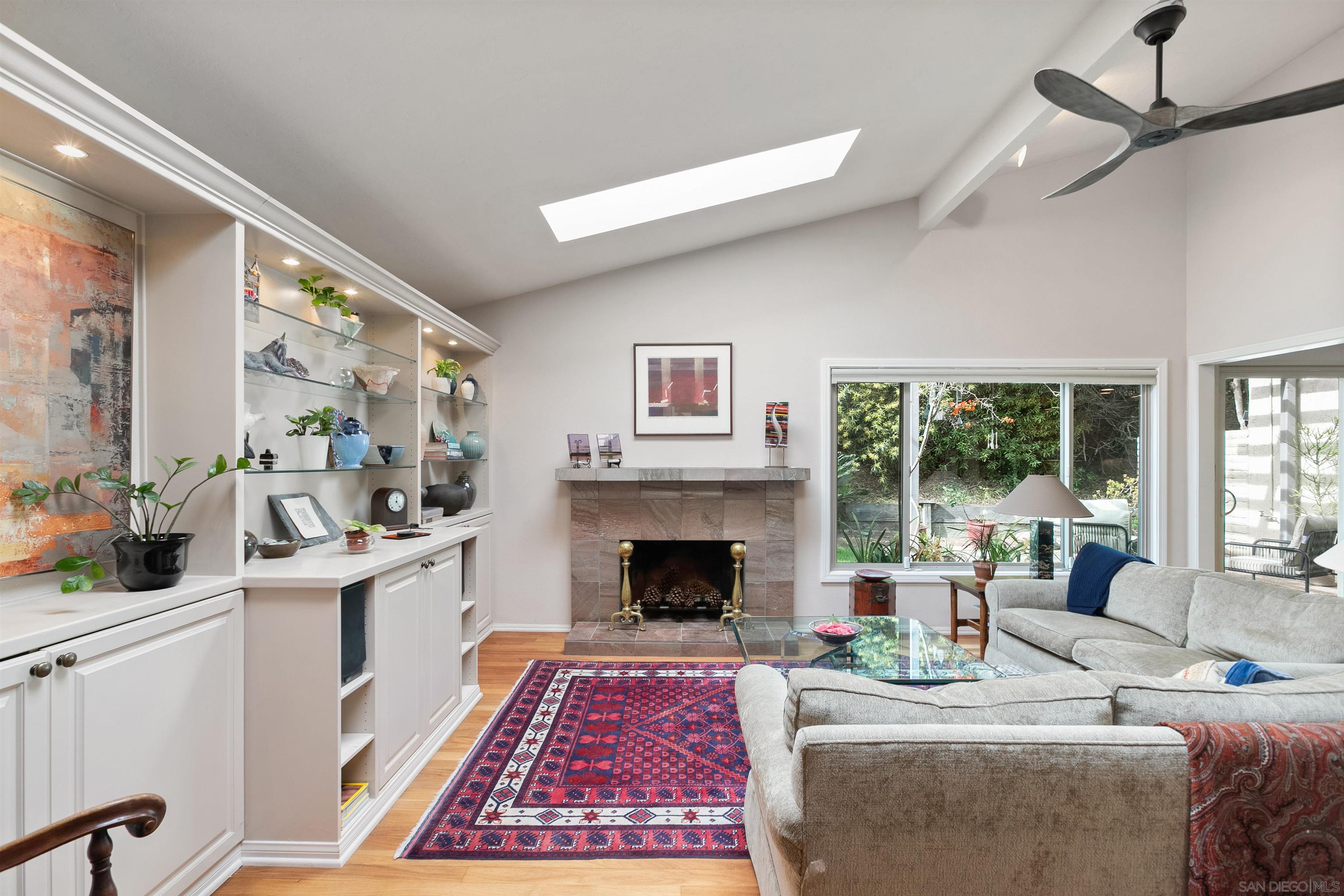 Detail Gallery Image 6 of 37 For 8770  Caminito Sueno, La Jolla,  CA 92037 - 3 Beds | 2 Baths