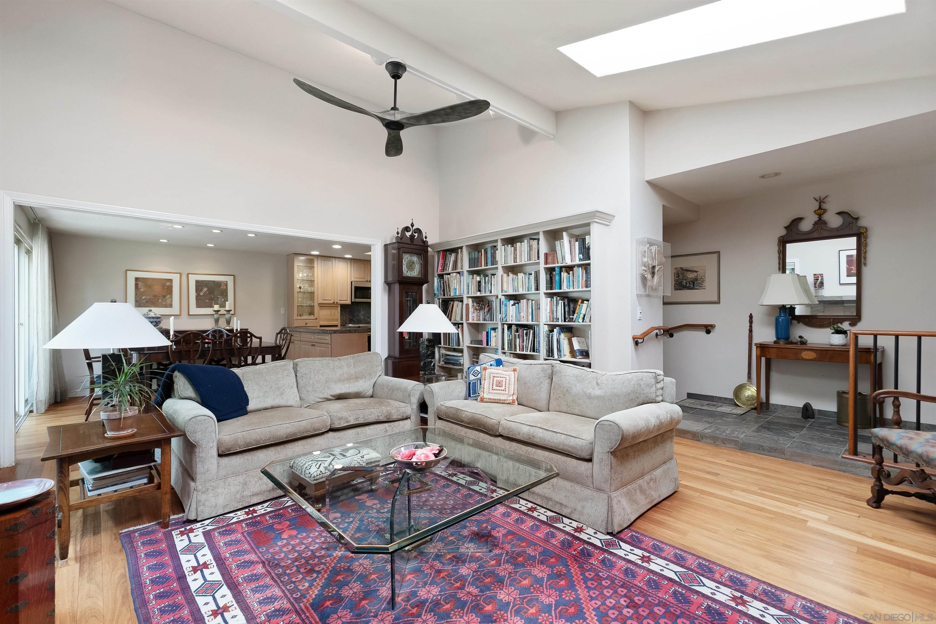 Detail Gallery Image 7 of 37 For 8770  Caminito Sueno, La Jolla,  CA 92037 - 3 Beds | 2 Baths