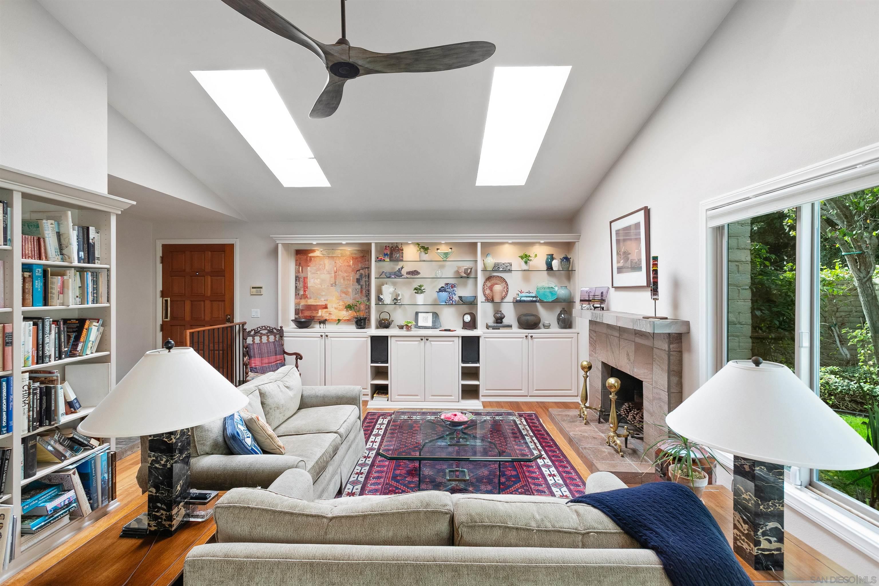 Detail Gallery Image 8 of 37 For 8770  Caminito Sueno, La Jolla,  CA 92037 - 3 Beds | 2 Baths