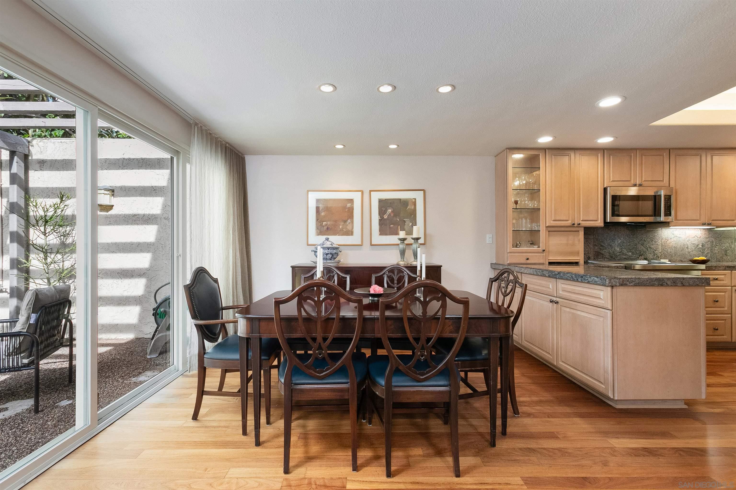 Detail Gallery Image 9 of 37 For 8770  Caminito Sueno, La Jolla,  CA 92037 - 3 Beds | 2 Baths