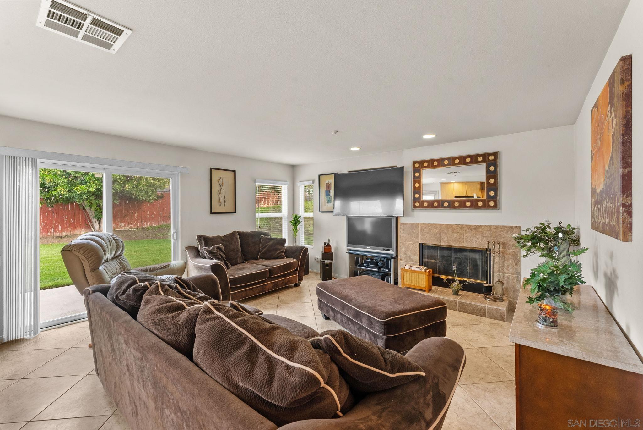 Detail Gallery Image 14 of 50 For 8569  Prospect Ct, Santee,  CA 92071 - 4 Beds | 3 Baths