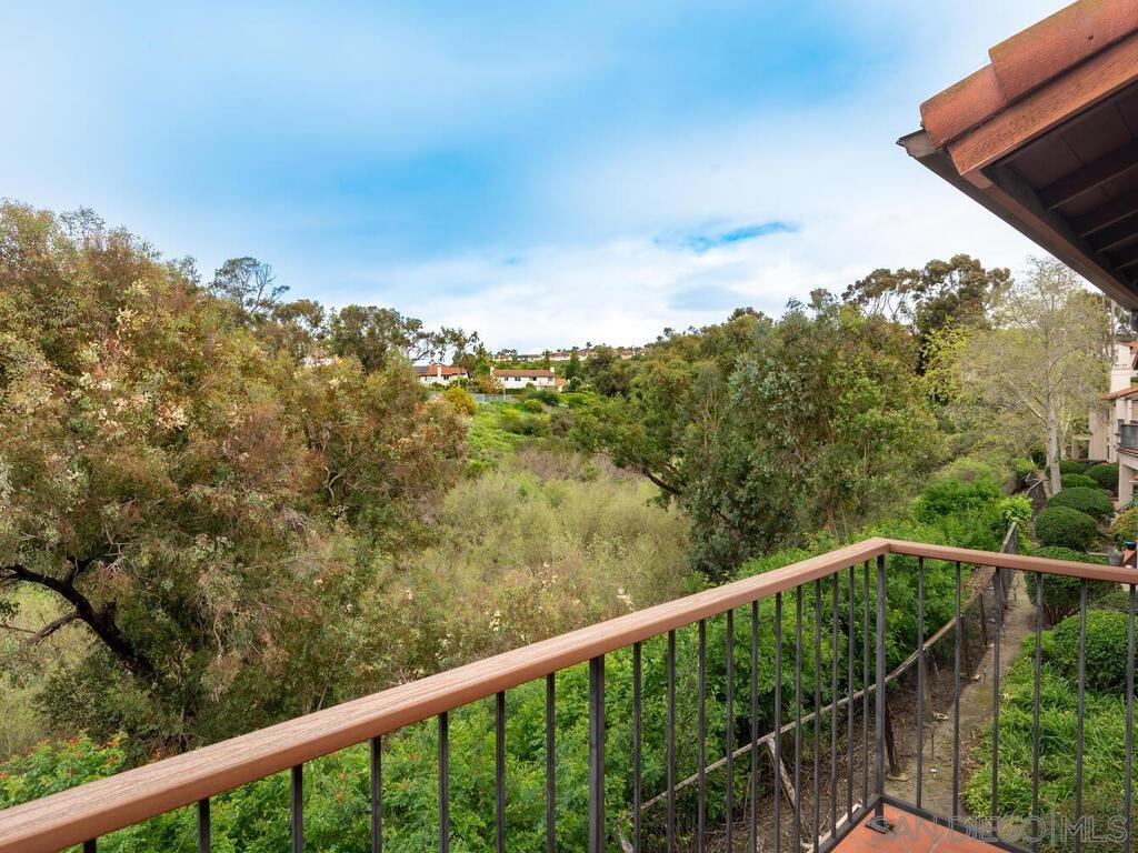 Detail Gallery Image 3 of 30 For 2822  Winthrop Ave, Carlsbad,  CA 92010 - 2 Beds | 2 Baths