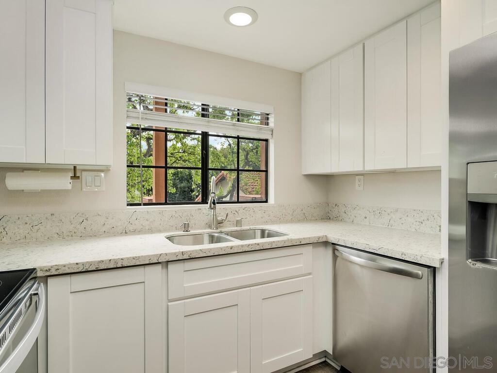 Detail Gallery Image 7 of 30 For 2822  Winthrop Ave, Carlsbad,  CA 92010 - 2 Beds | 2 Baths