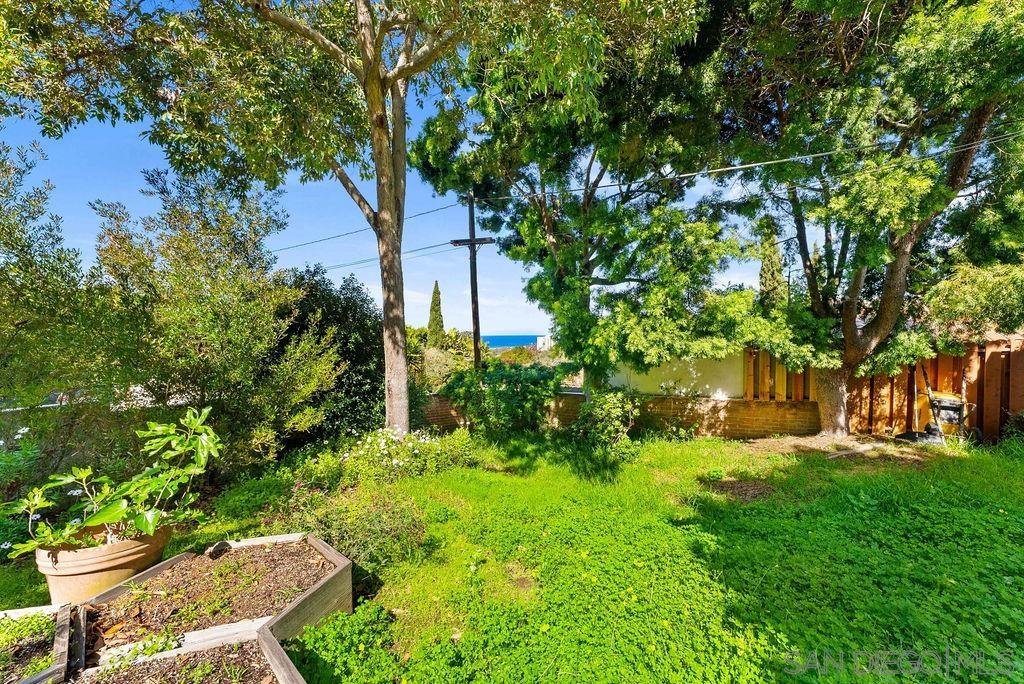 Detail Gallery Image 6 of 15 For 2820  Hidden Valley Road, La Jolla,  CA 92037 - 3 Beds | 2 Baths