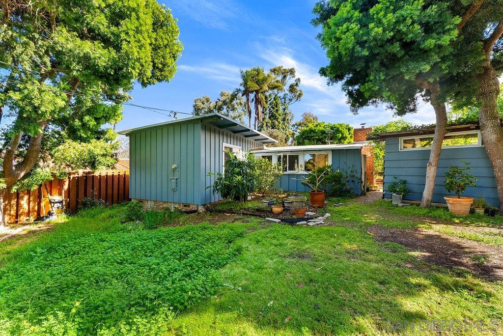 Detail Gallery Image 7 of 15 For 2820  Hidden Valley Road, La Jolla,  CA 92037 - 3 Beds | 2 Baths