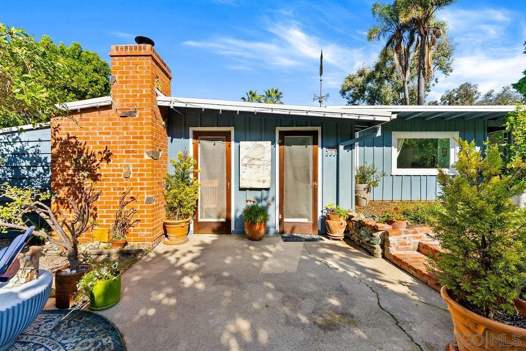 Detail Gallery Image 9 of 15 For 2820  Hidden Valley Road, La Jolla,  CA 92037 - 3 Beds | 2 Baths