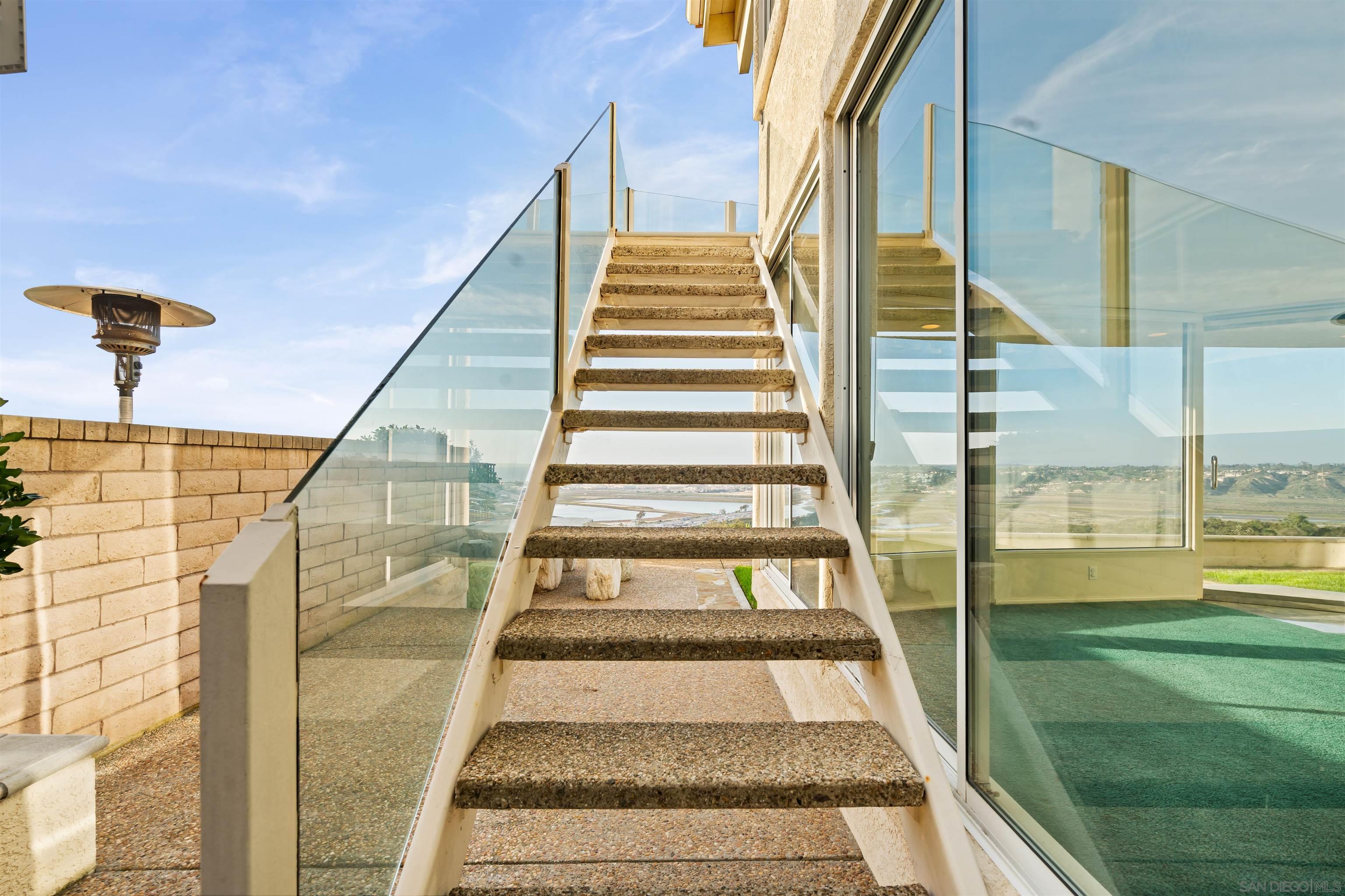 Detail Gallery Image 17 of 65 For 13286  Ocean Vista Rd, San Diego,  CA 92130 - 3 Beds | 3/1 Baths