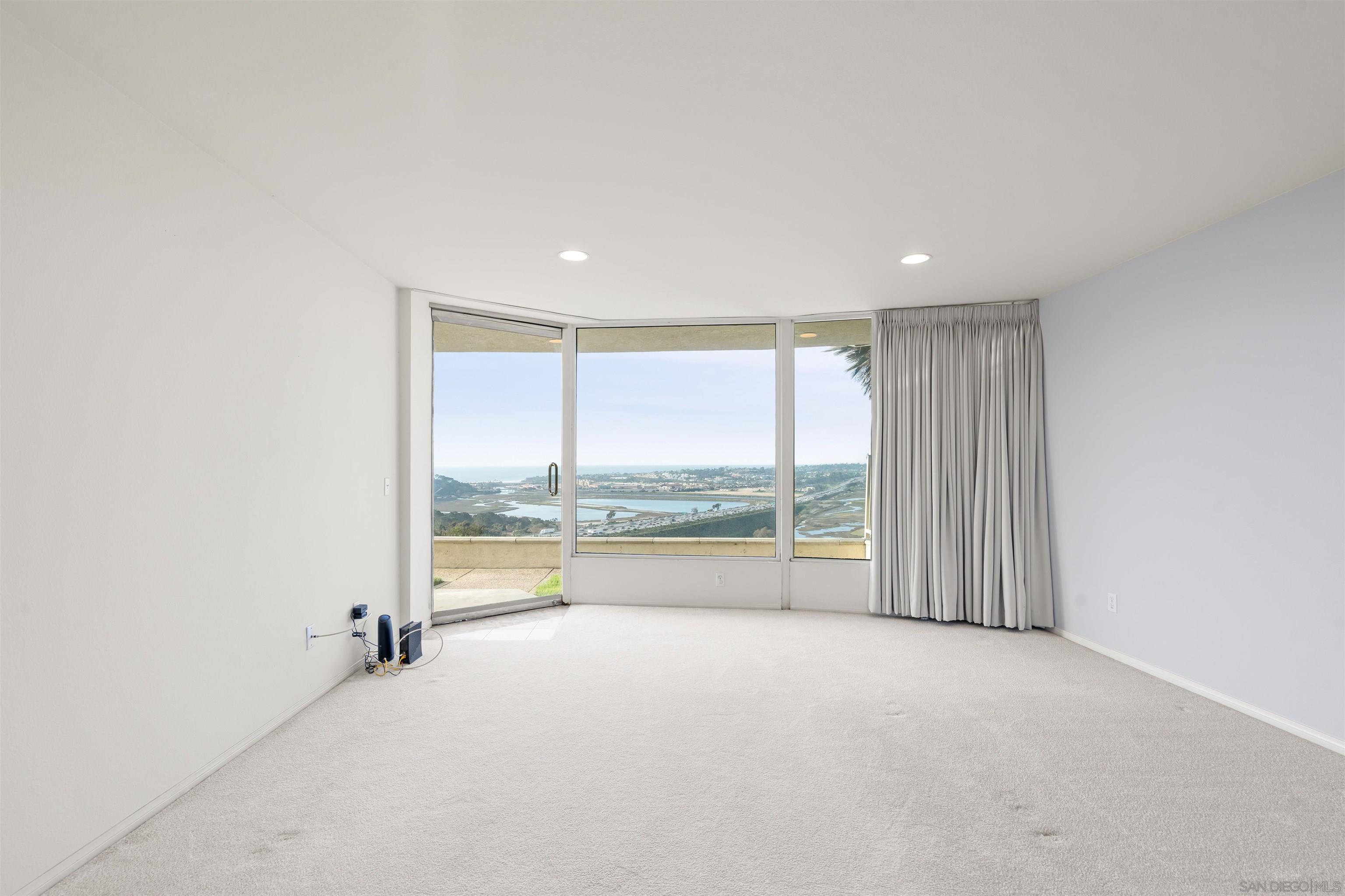 Detail Gallery Image 25 of 65 For 13286  Ocean Vista Rd, San Diego,  CA 92130 - 3 Beds | 3/1 Baths