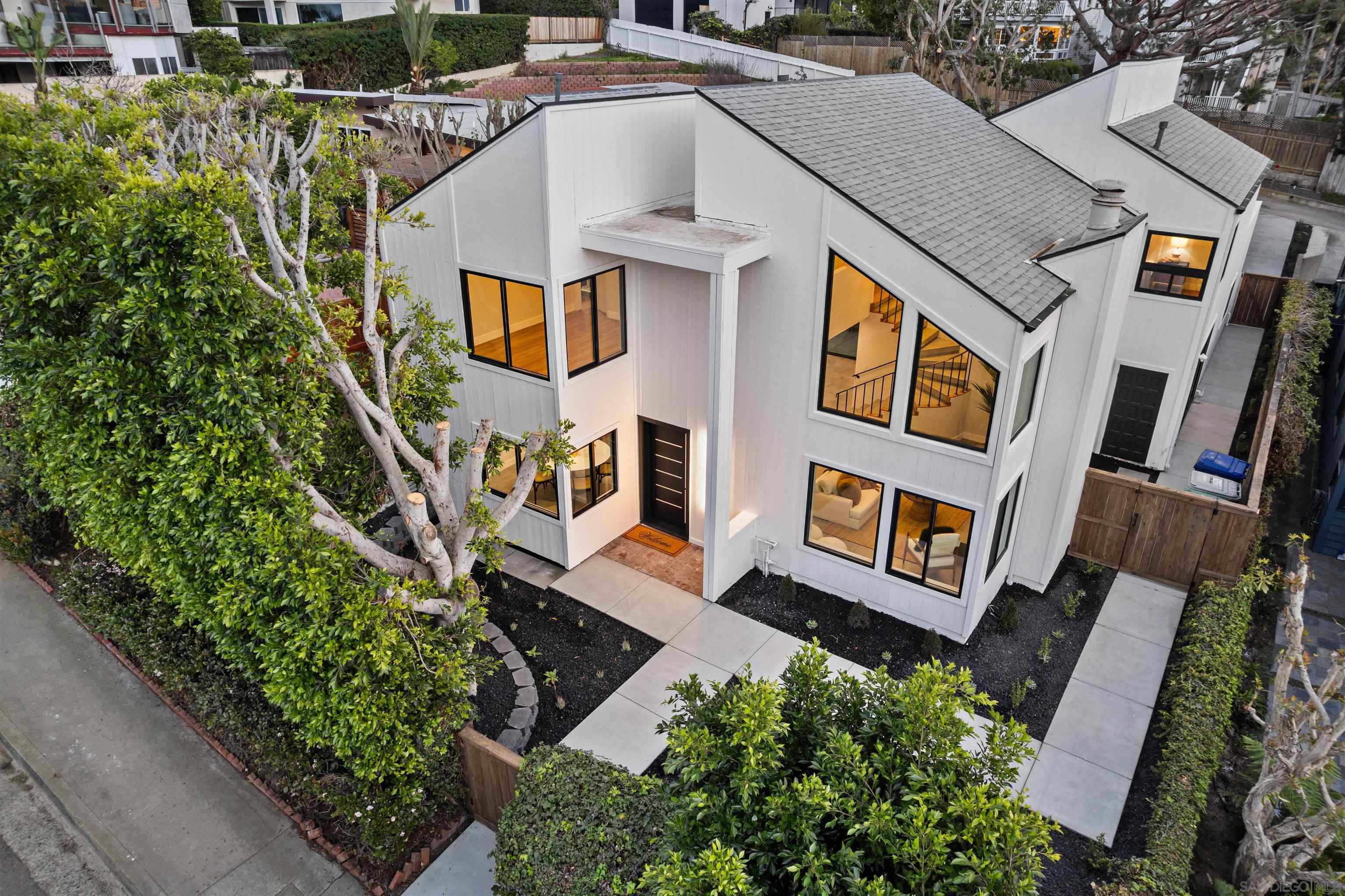 Detail Gallery Image 12 of 29 For 2029  Del Mar Heights Rd, Del Mar,  CA 92014 - 4 Beds | 4/1 Baths