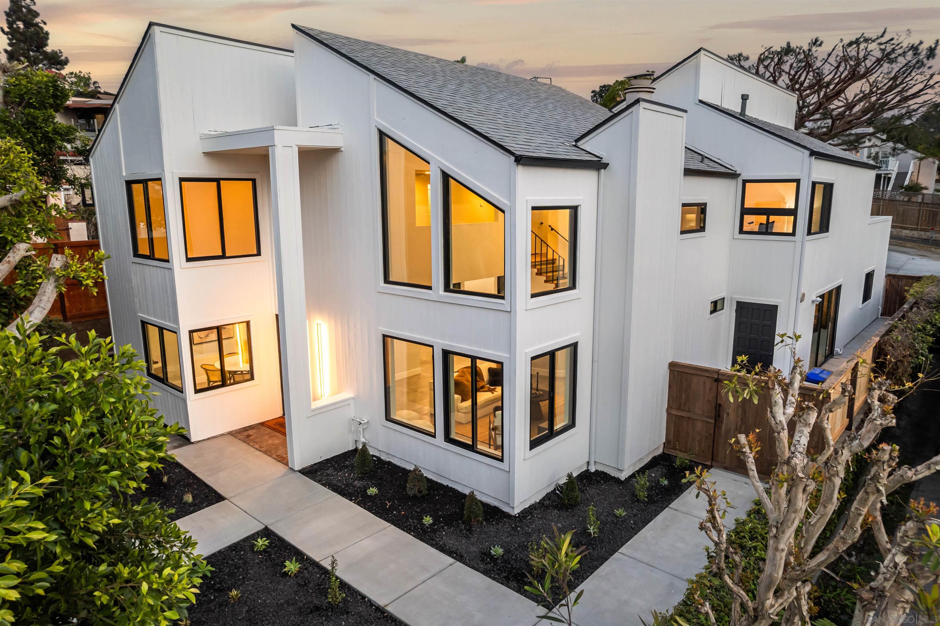 Detail Gallery Image 13 of 29 For 2029  Del Mar Heights Rd, Del Mar,  CA 92014 - 4 Beds | 4/1 Baths