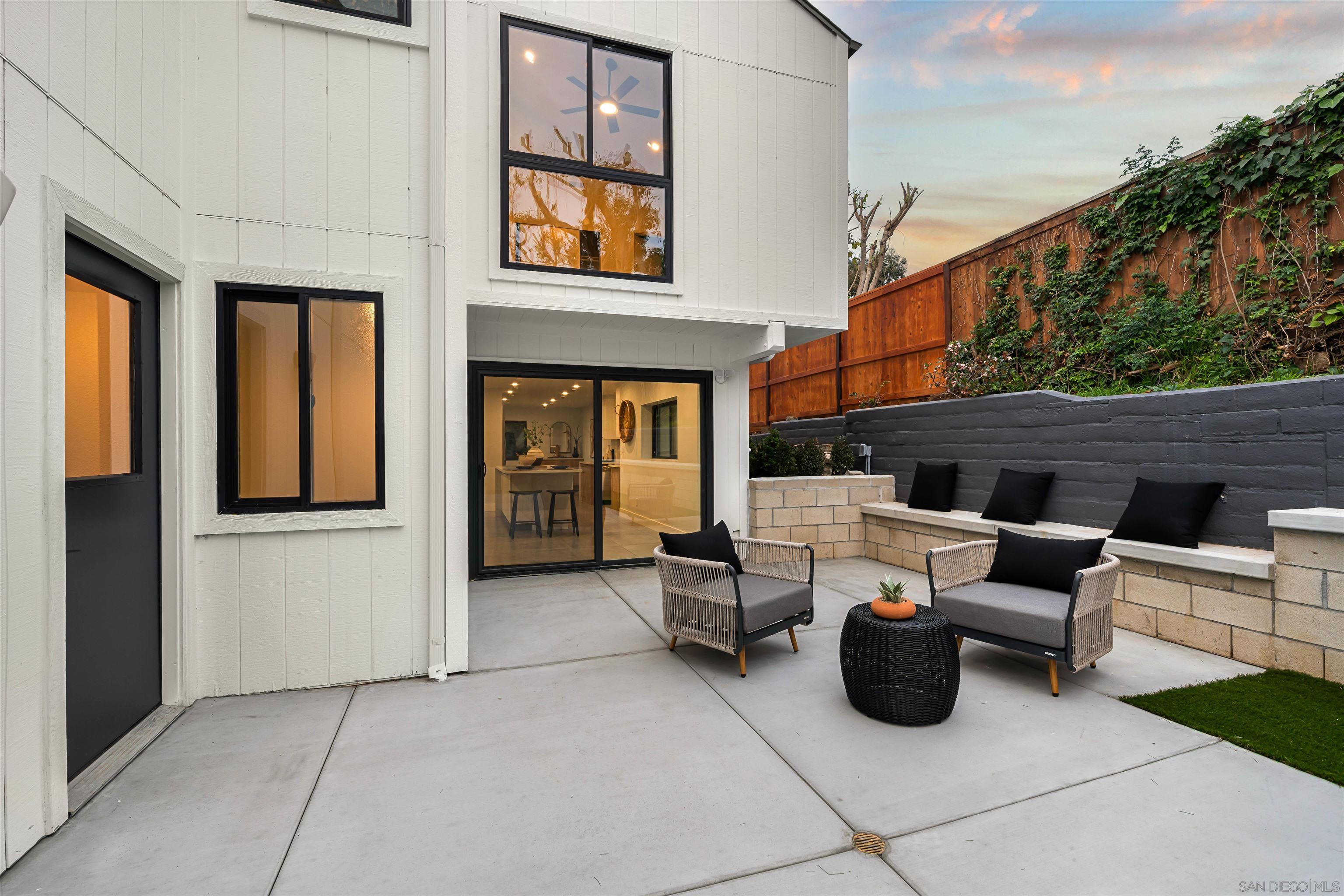 Detail Gallery Image 15 of 29 For 2029  Del Mar Heights Rd, Del Mar,  CA 92014 - 4 Beds | 4/1 Baths