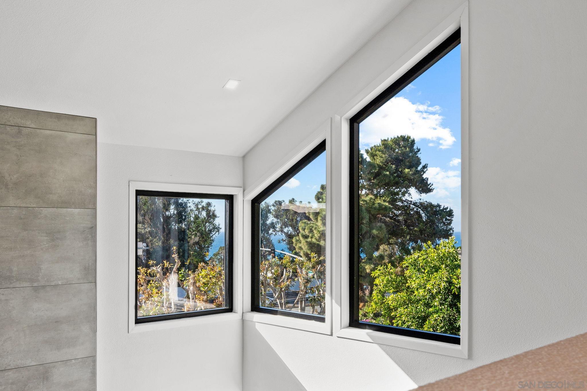 Detail Gallery Image 21 of 29 For 2029  Del Mar Heights Rd, Del Mar,  CA 92014 - 4 Beds | 4/1 Baths