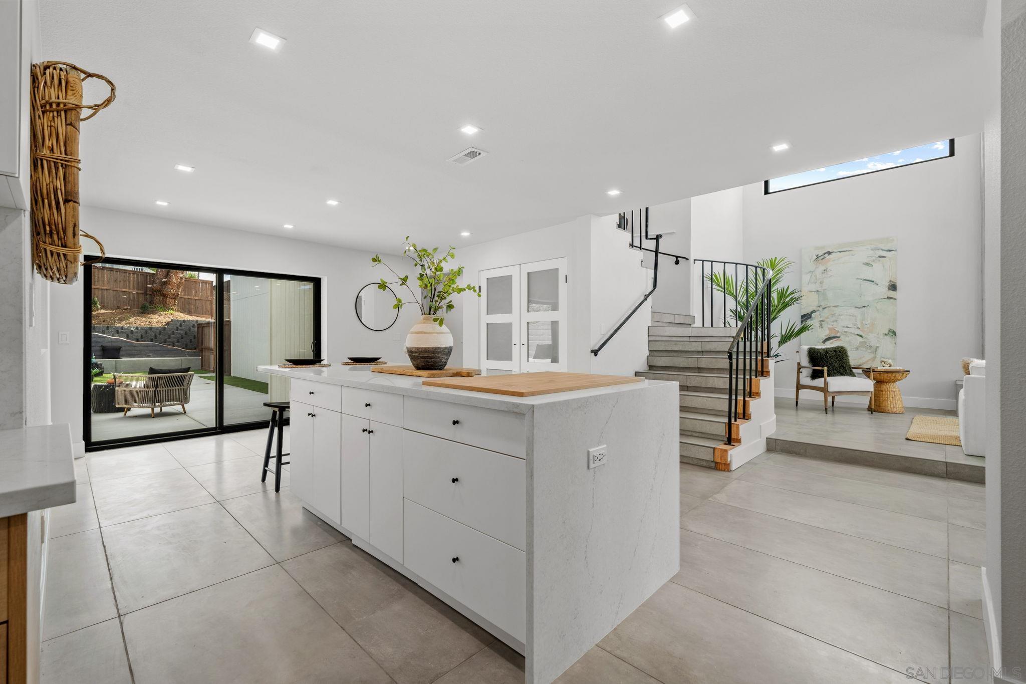 Detail Gallery Image 5 of 29 For 2029  Del Mar Heights Rd, Del Mar,  CA 92014 - 4 Beds | 4/1 Baths