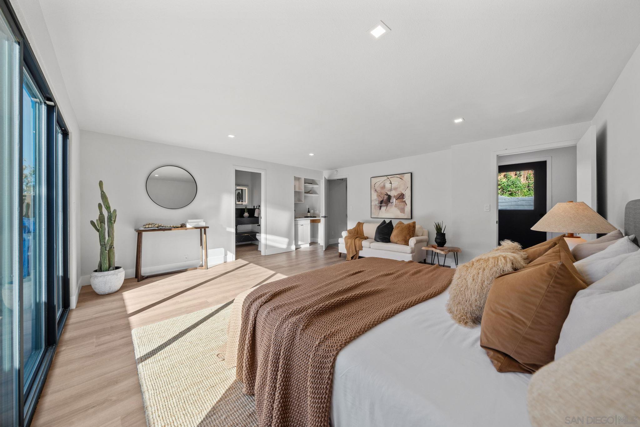 Detail Gallery Image 9 of 29 For 2029  Del Mar Heights Rd, Del Mar,  CA 92014 - 4 Beds | 4/1 Baths