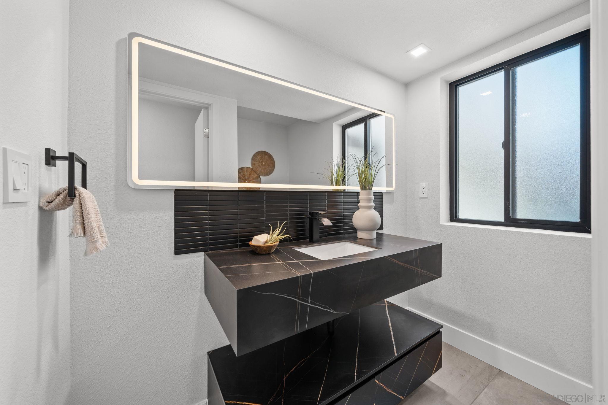 Detail Gallery Image 10 of 29 For 2029  Del Mar Heights Rd, Del Mar,  CA 92014 - 4 Beds | 4/1 Baths