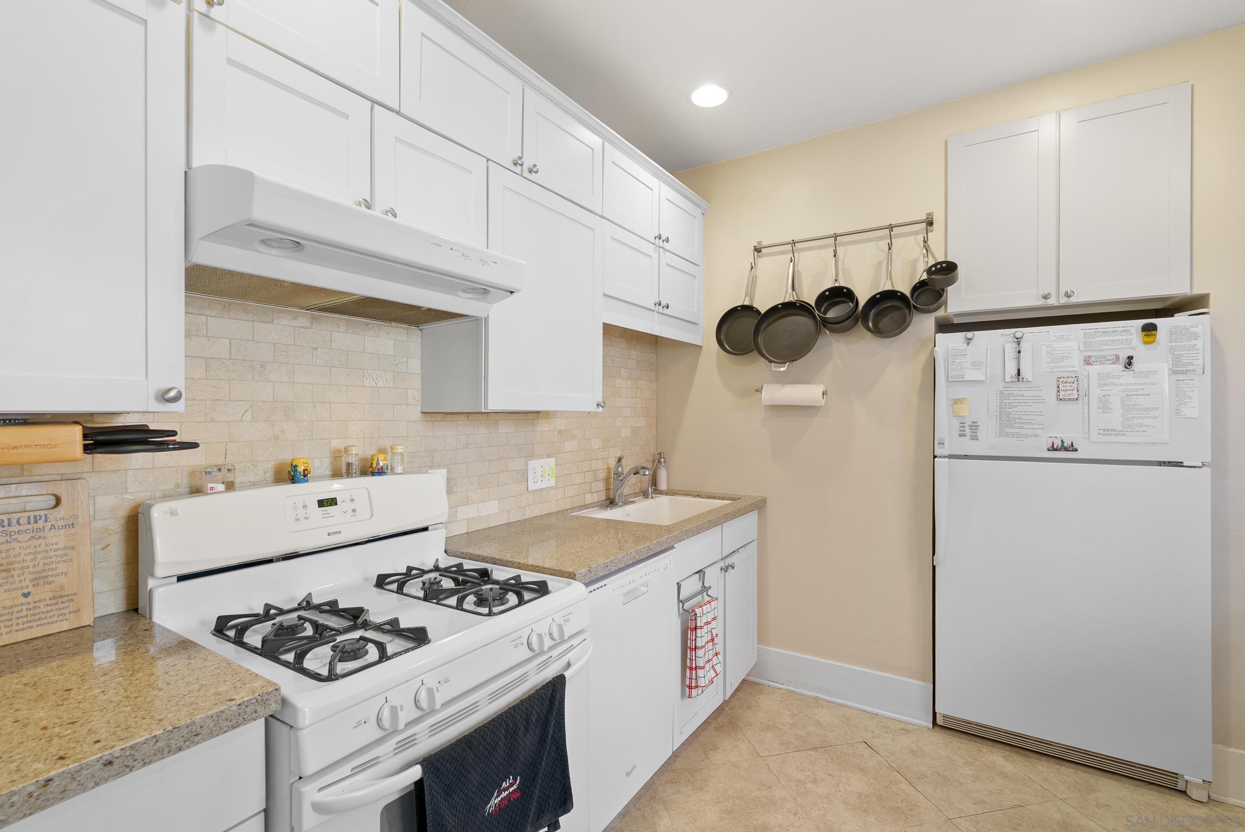 Detail Gallery Image 12 of 30 For 4020  Front St, San Diego,  CA 92103 - – Beds | – Baths