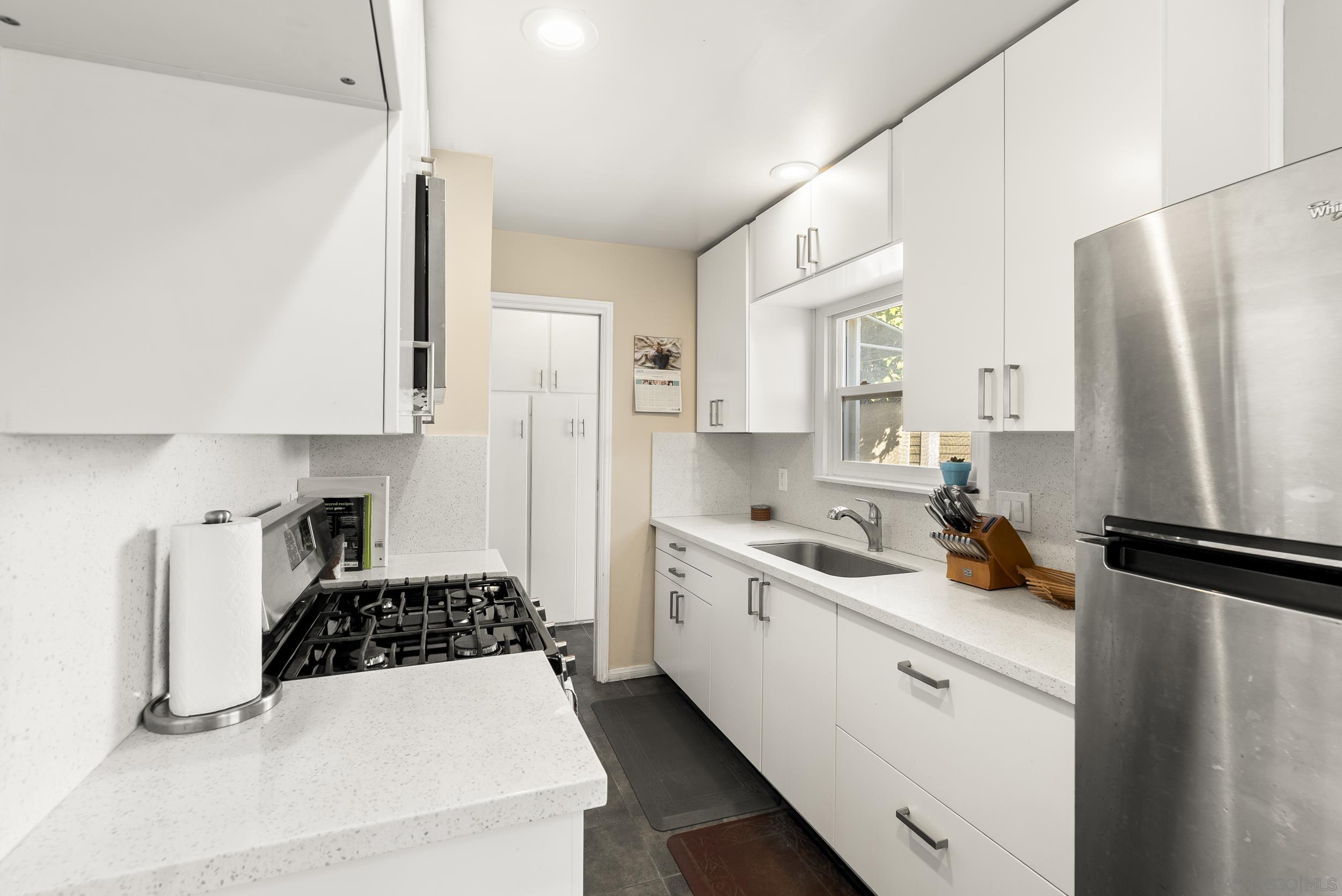 Detail Gallery Image 22 of 30 For 4020  Front St, San Diego,  CA 92103 - – Beds | – Baths