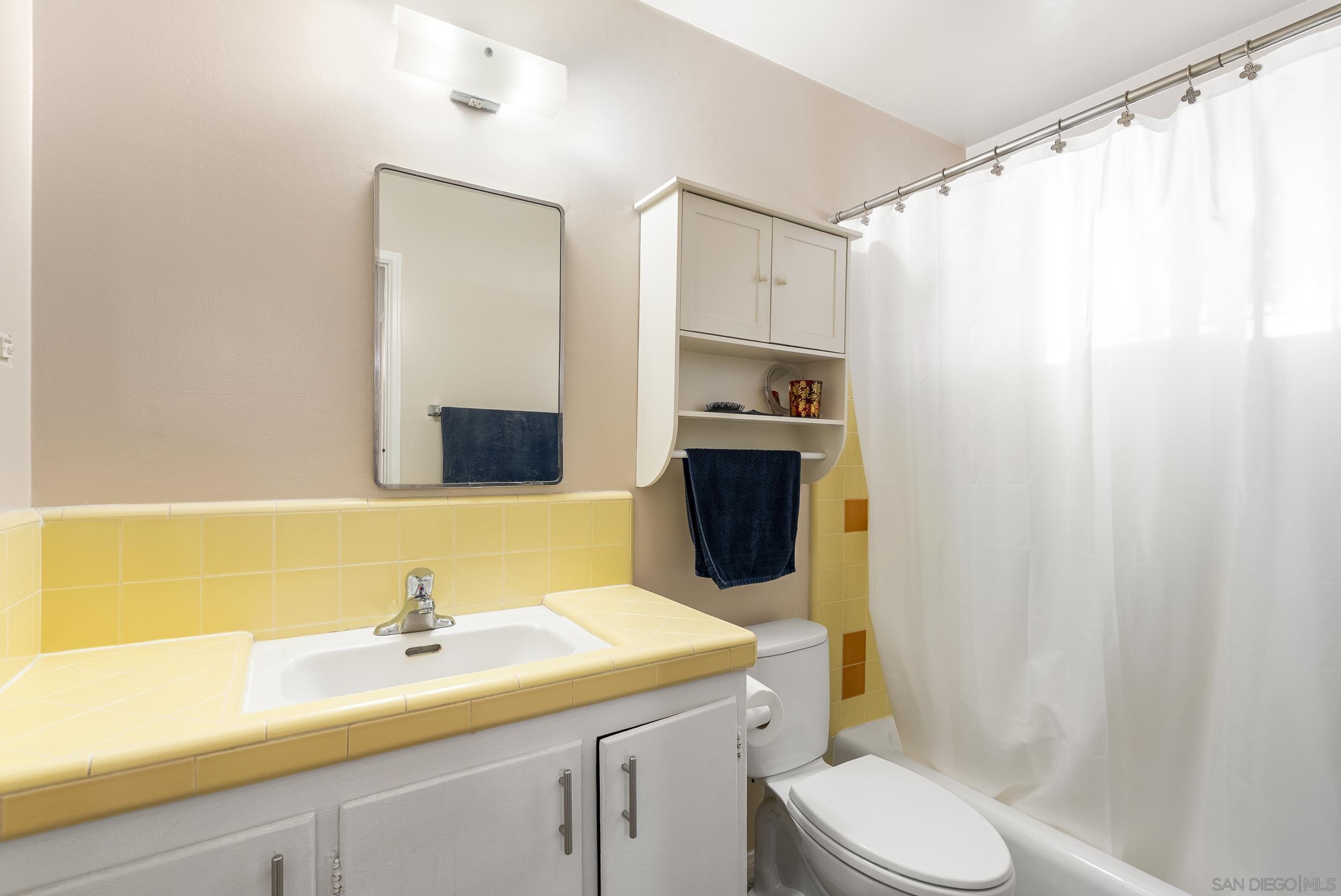 Detail Gallery Image 29 of 30 For 4020  Front St, San Diego,  CA 92103 - – Beds | – Baths