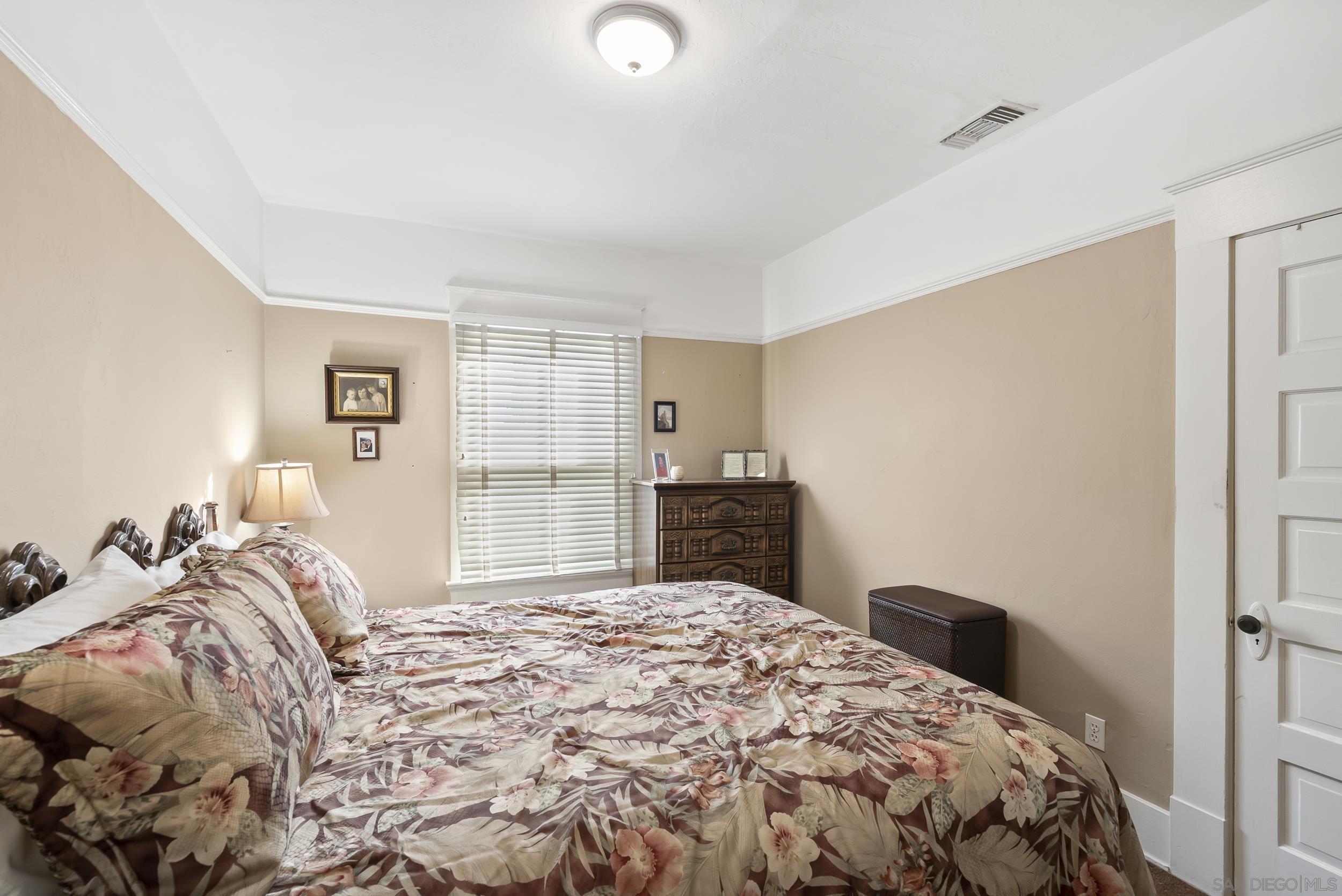 Detail Gallery Image 8 of 30 For 4020  Front St, San Diego,  CA 92103 - – Beds | – Baths