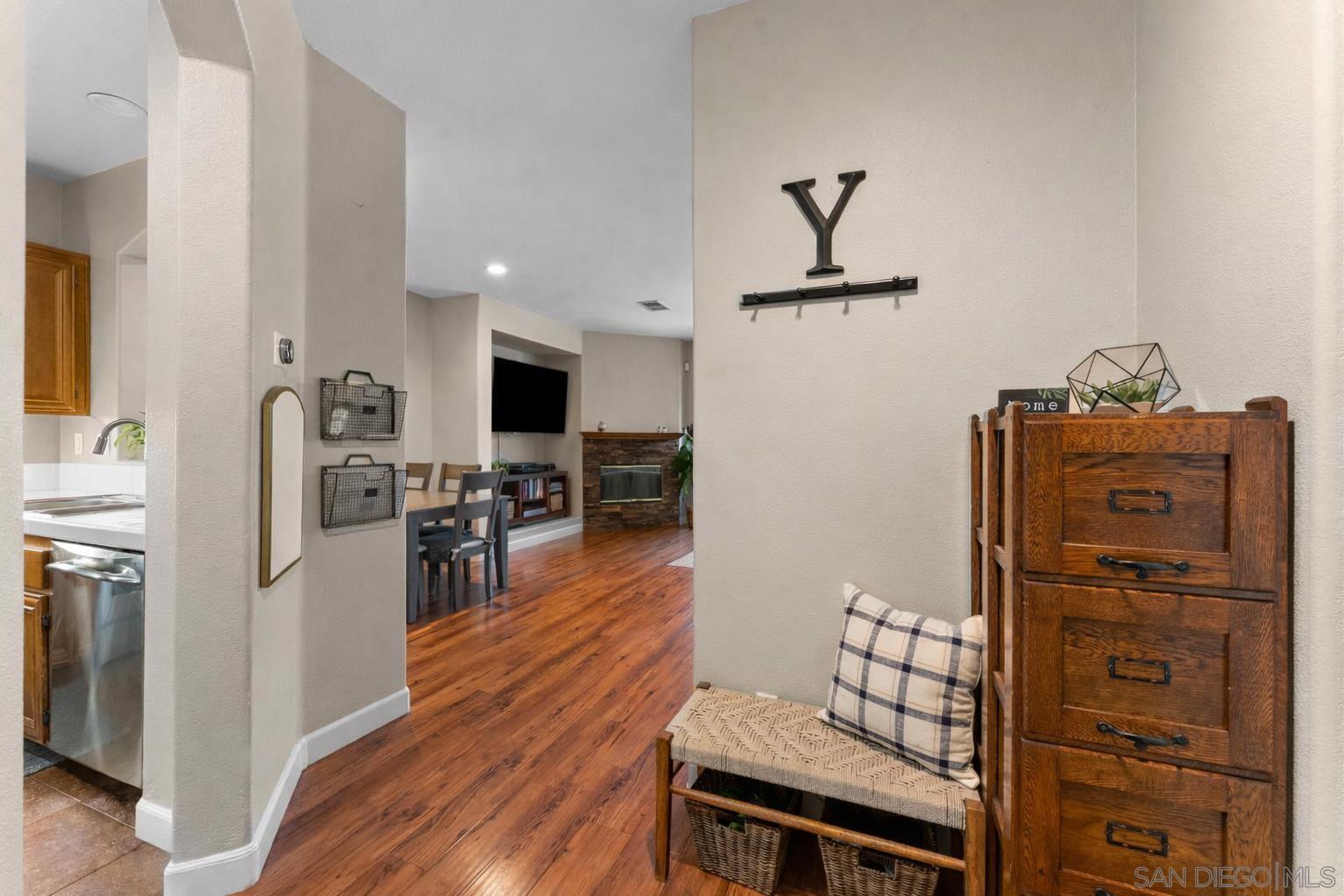 Detail Gallery Image 3 of 23 For 625  Sumner Way  #4,  Oceanside,  CA 92058 - 3 Beds | 2/1 Baths