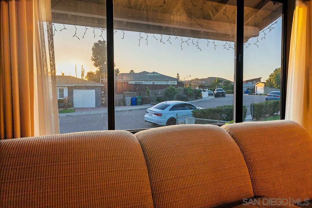 Detail Gallery Image 4 of 23 For 2868  Wyandotte Ave, San Diego,  CA 92117 - 4 Beds | 2/1 Baths