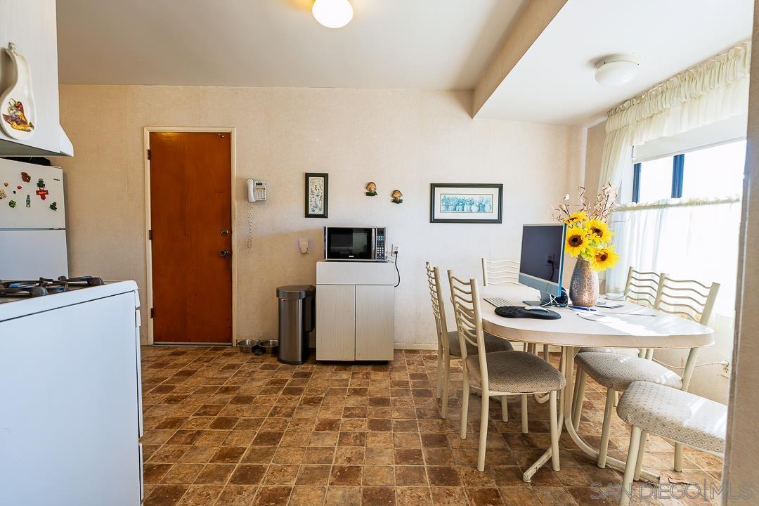 Detail Gallery Image 5 of 23 For 2868  Wyandotte Ave, San Diego,  CA 92117 - 4 Beds | 2/1 Baths