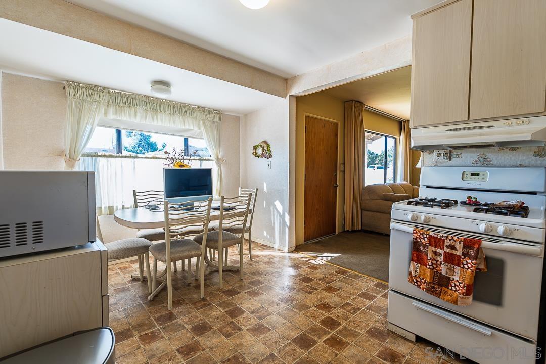 Detail Gallery Image 7 of 23 For 2868  Wyandotte Ave, San Diego,  CA 92117 - 4 Beds | 2/1 Baths