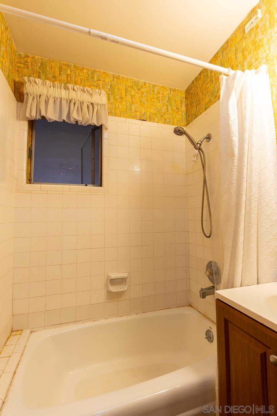 Detail Gallery Image 10 of 23 For 2868  Wyandotte Ave, San Diego,  CA 92117 - 4 Beds | 2/1 Baths