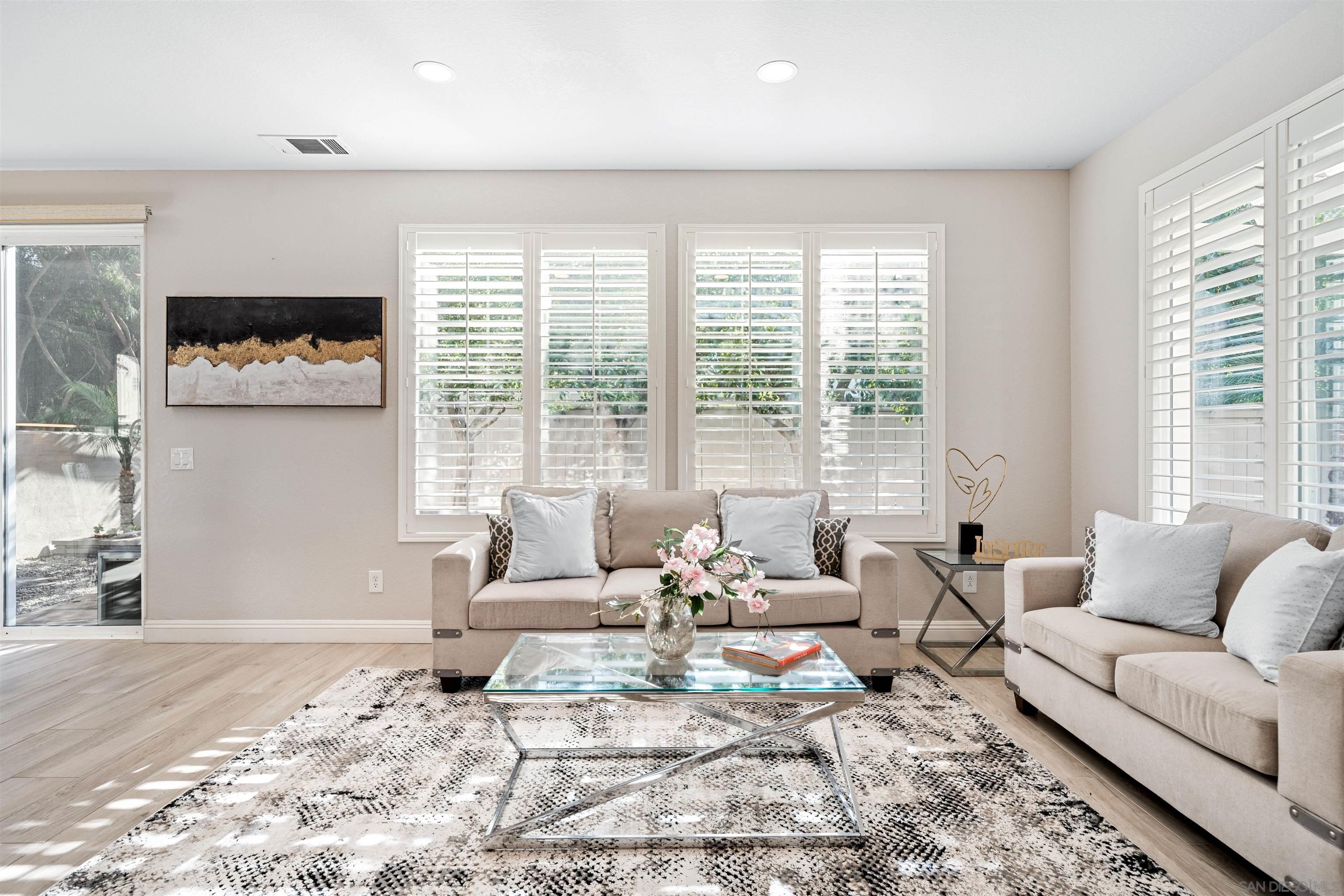 Detail Gallery Image 11 of 53 For 11243  Corte Isabelino, San Diego,  CA 92130 - 4 Beds | 2/1 Baths