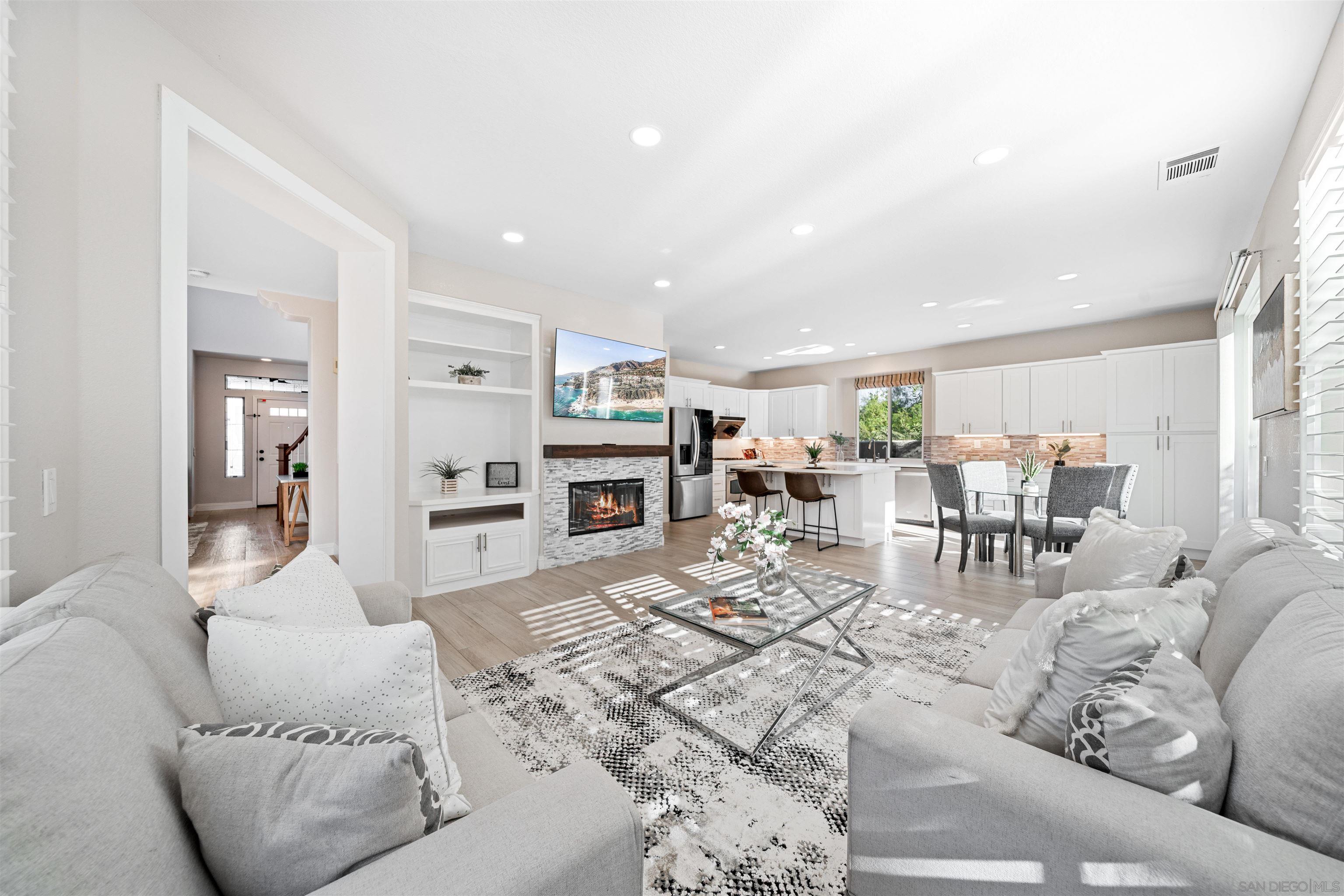 Detail Gallery Image 13 of 53 For 11243  Corte Isabelino, San Diego,  CA 92130 - 4 Beds | 2/1 Baths