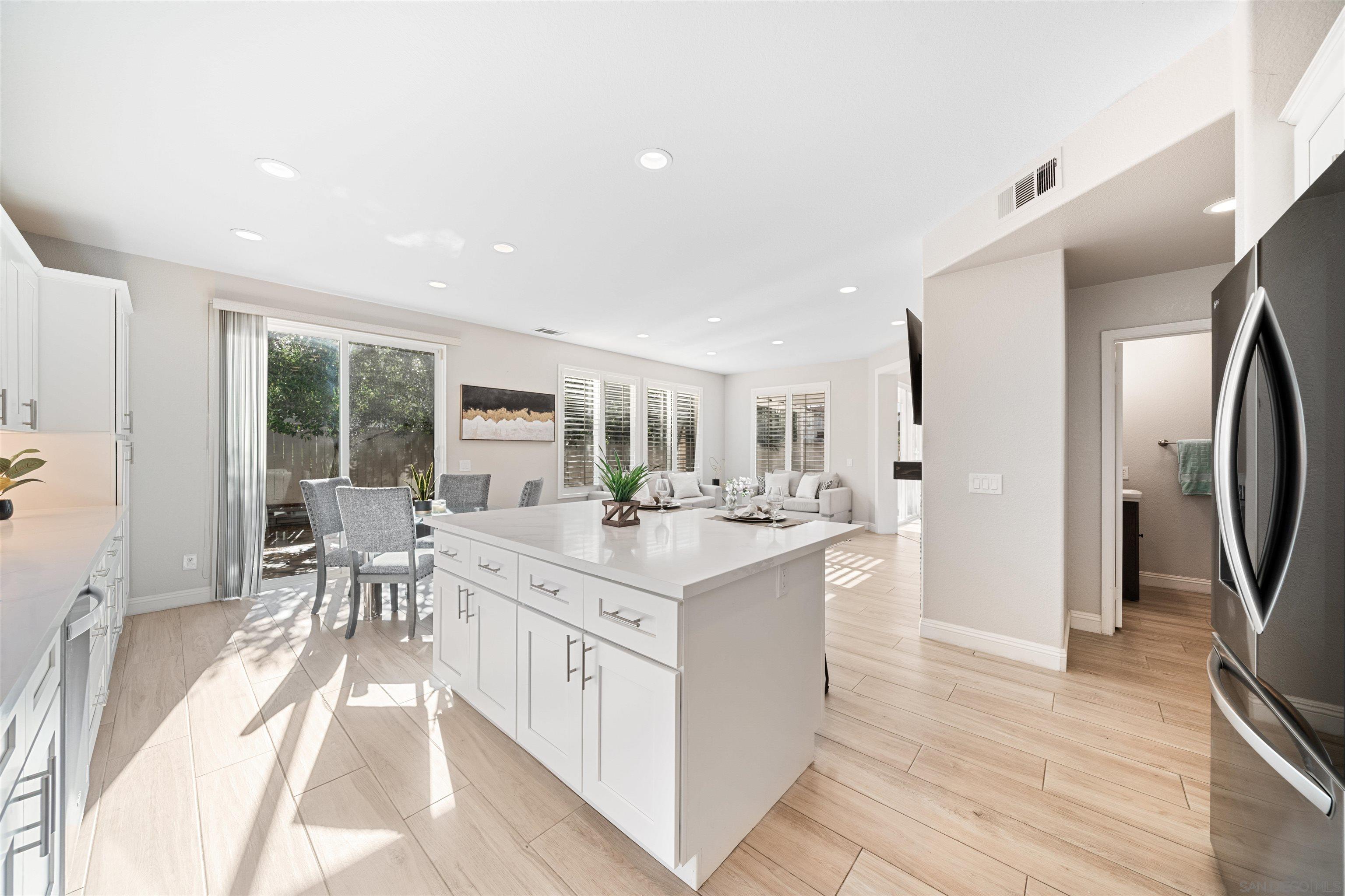 Detail Gallery Image 17 of 53 For 11243  Corte Isabelino, San Diego,  CA 92130 - 4 Beds | 2/1 Baths