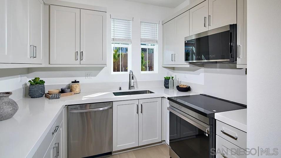 Detail Gallery Image 3 of 16 For 2907  Faye Drive, San Marcos,  CA 92078 - 2 Beds | 2/1 Baths