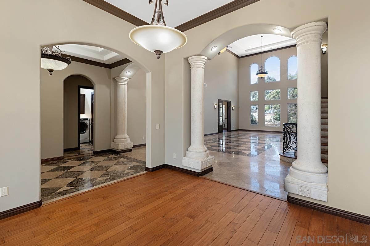 Detail Gallery Image 12 of 42 For 3745  Vista Pointe, Bonita,  CA 91902 - 6 Beds | 5/1 Baths