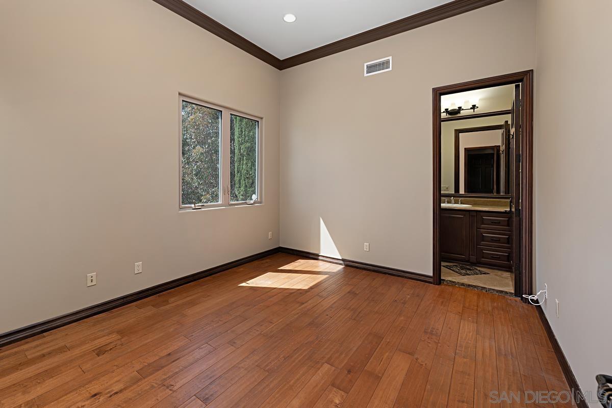 Detail Gallery Image 22 of 42 For 3745  Vista Pointe, Bonita,  CA 91902 - 6 Beds | 5/1 Baths