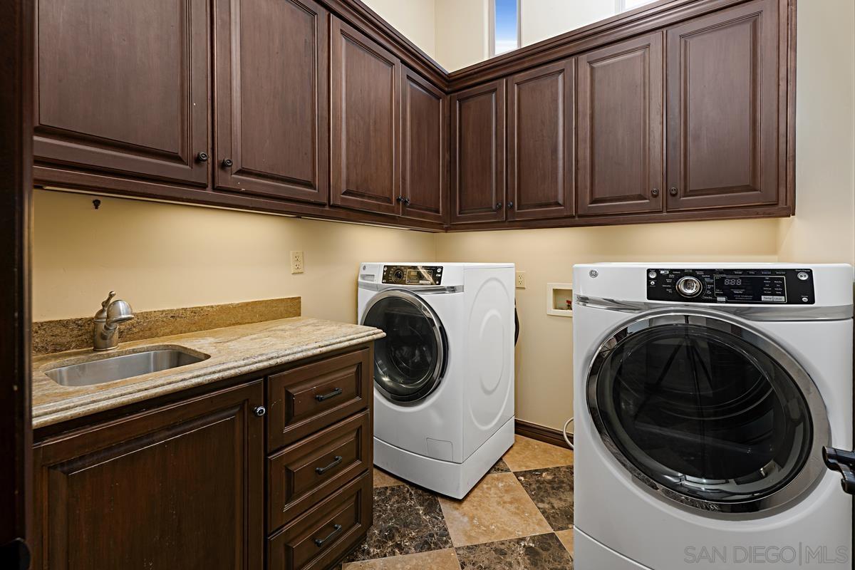 Detail Gallery Image 24 of 42 For 3745  Vista Pointe, Bonita,  CA 91902 - 6 Beds | 5/1 Baths