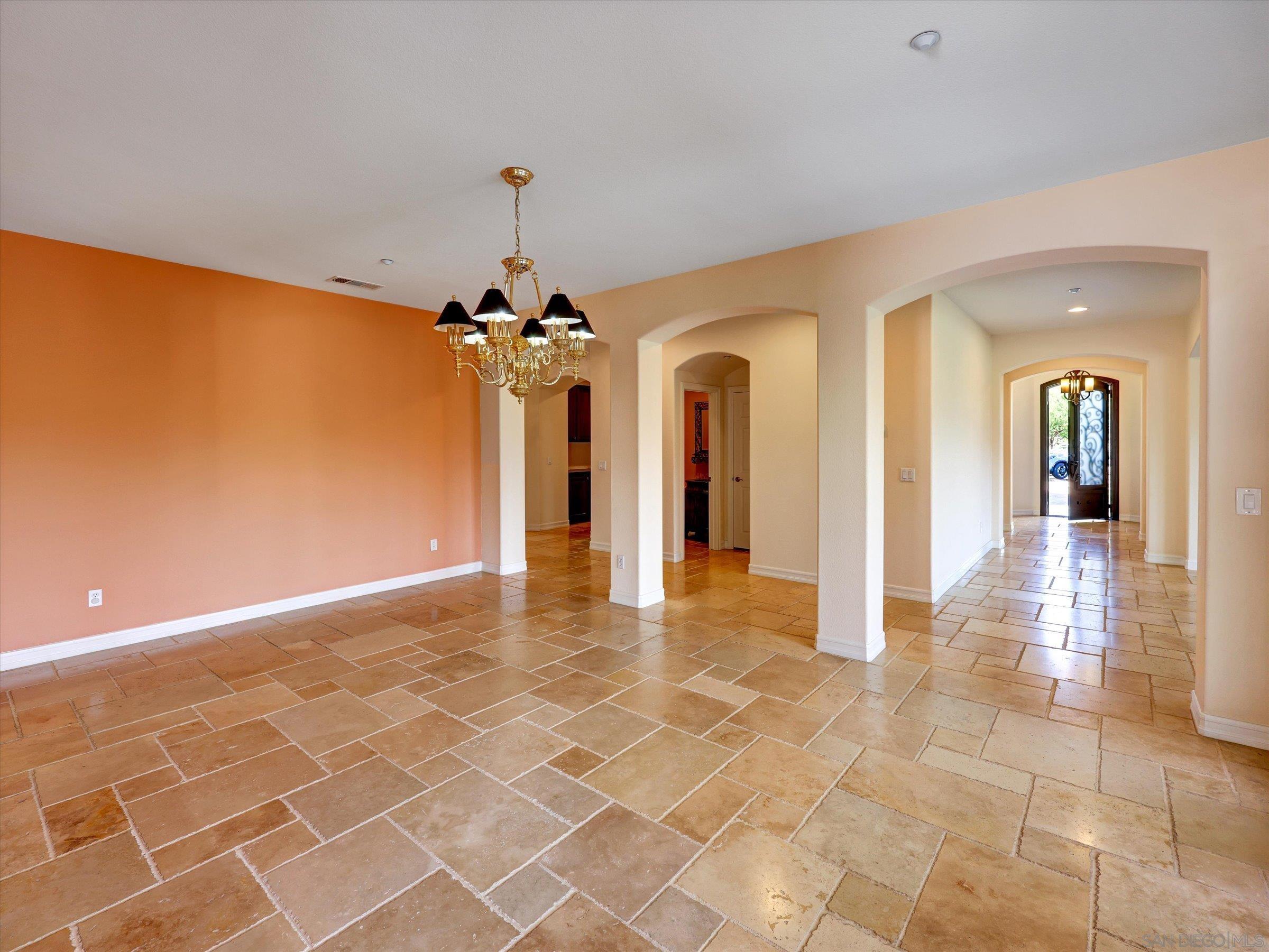 Detail Gallery Image 14 of 56 For 25440  Rue Lausanne, Escondido,  CA 92026 - 5 Beds | 3/1 Baths