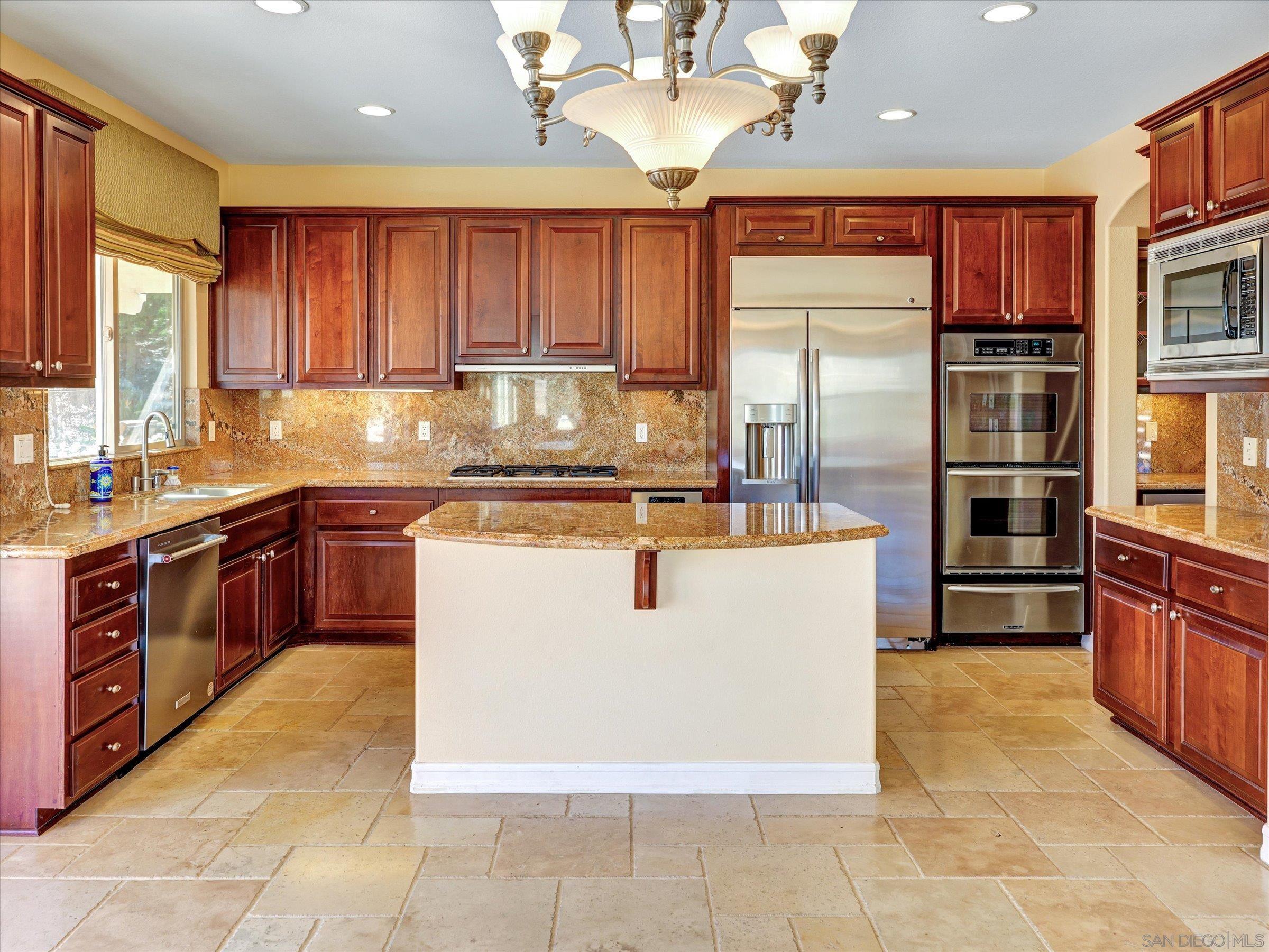 Detail Gallery Image 16 of 56 For 25440  Rue Lausanne, Escondido,  CA 92026 - 5 Beds | 3/1 Baths