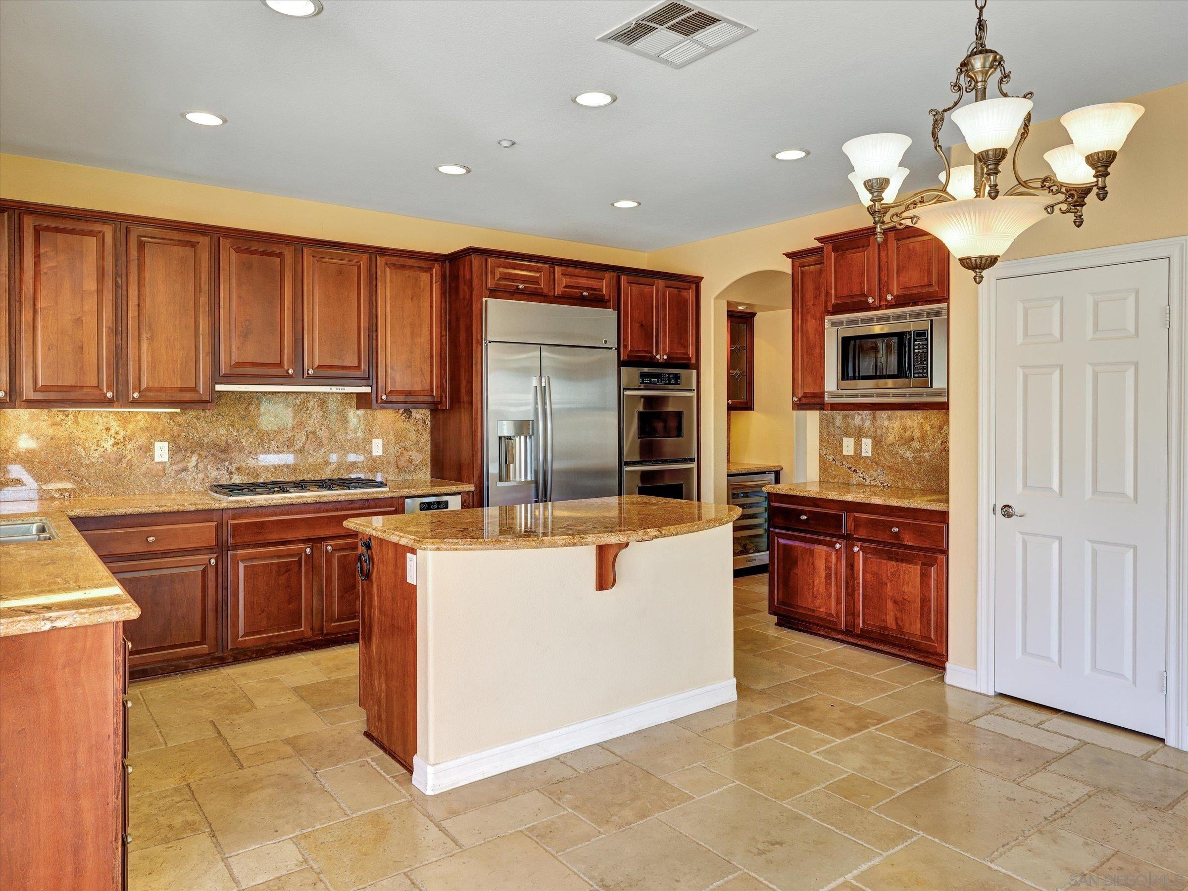 Detail Gallery Image 17 of 56 For 25440  Rue Lausanne, Escondido,  CA 92026 - 5 Beds | 3/1 Baths