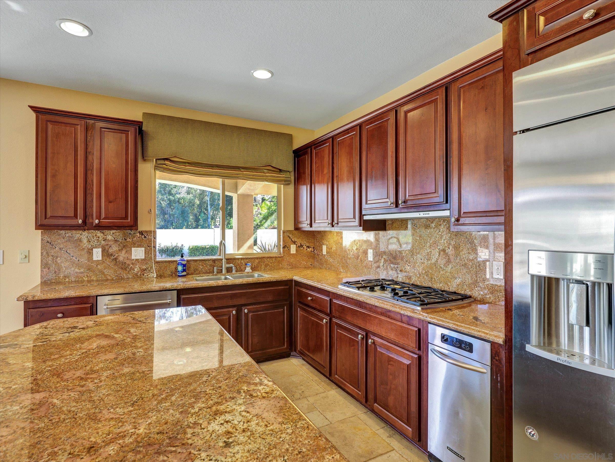 Detail Gallery Image 18 of 56 For 25440  Rue Lausanne, Escondido,  CA 92026 - 5 Beds | 3/1 Baths