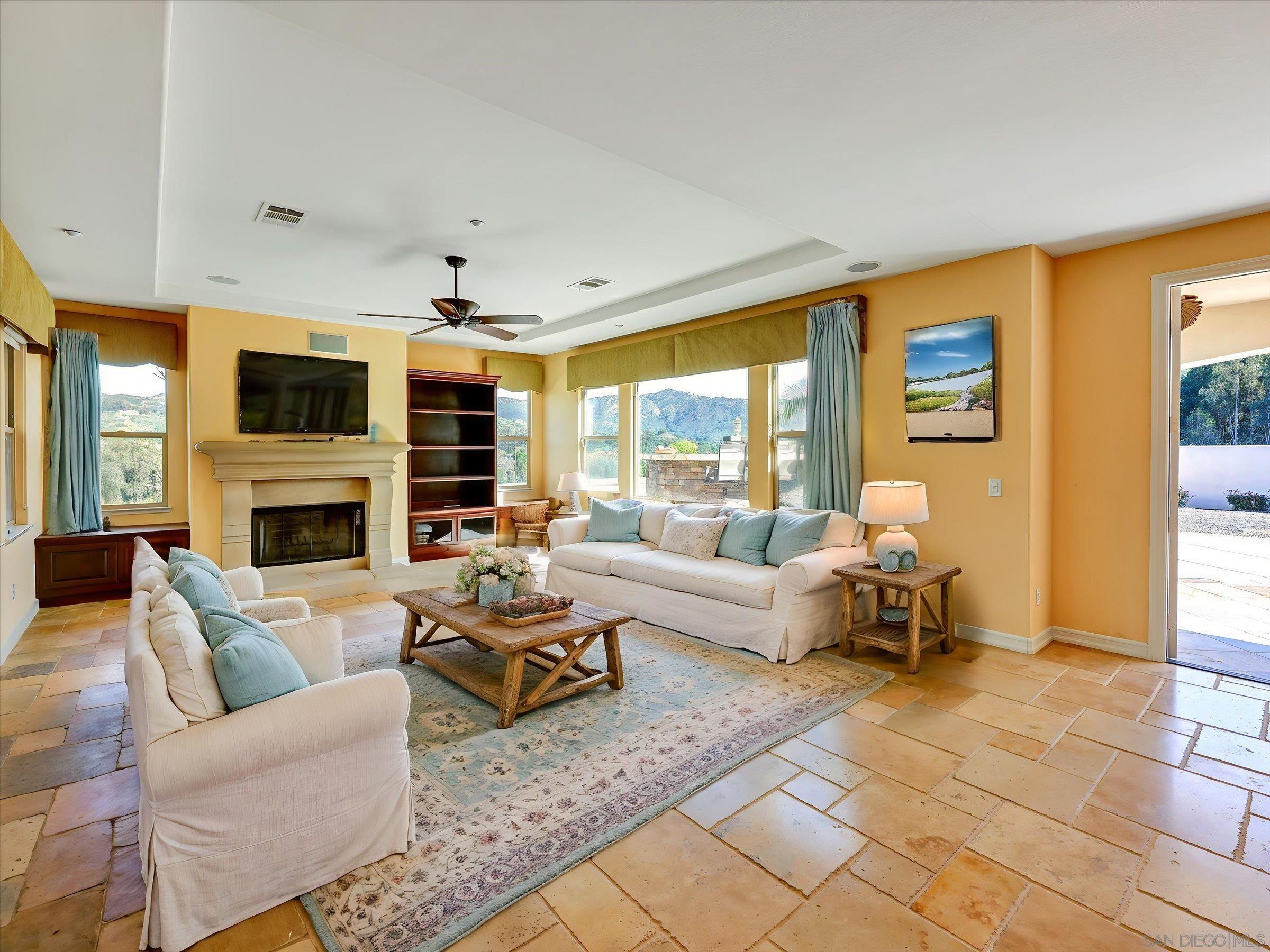 Detail Gallery Image 7 of 56 For 25440  Rue Lausanne, Escondido,  CA 92026 - 5 Beds | 3/1 Baths