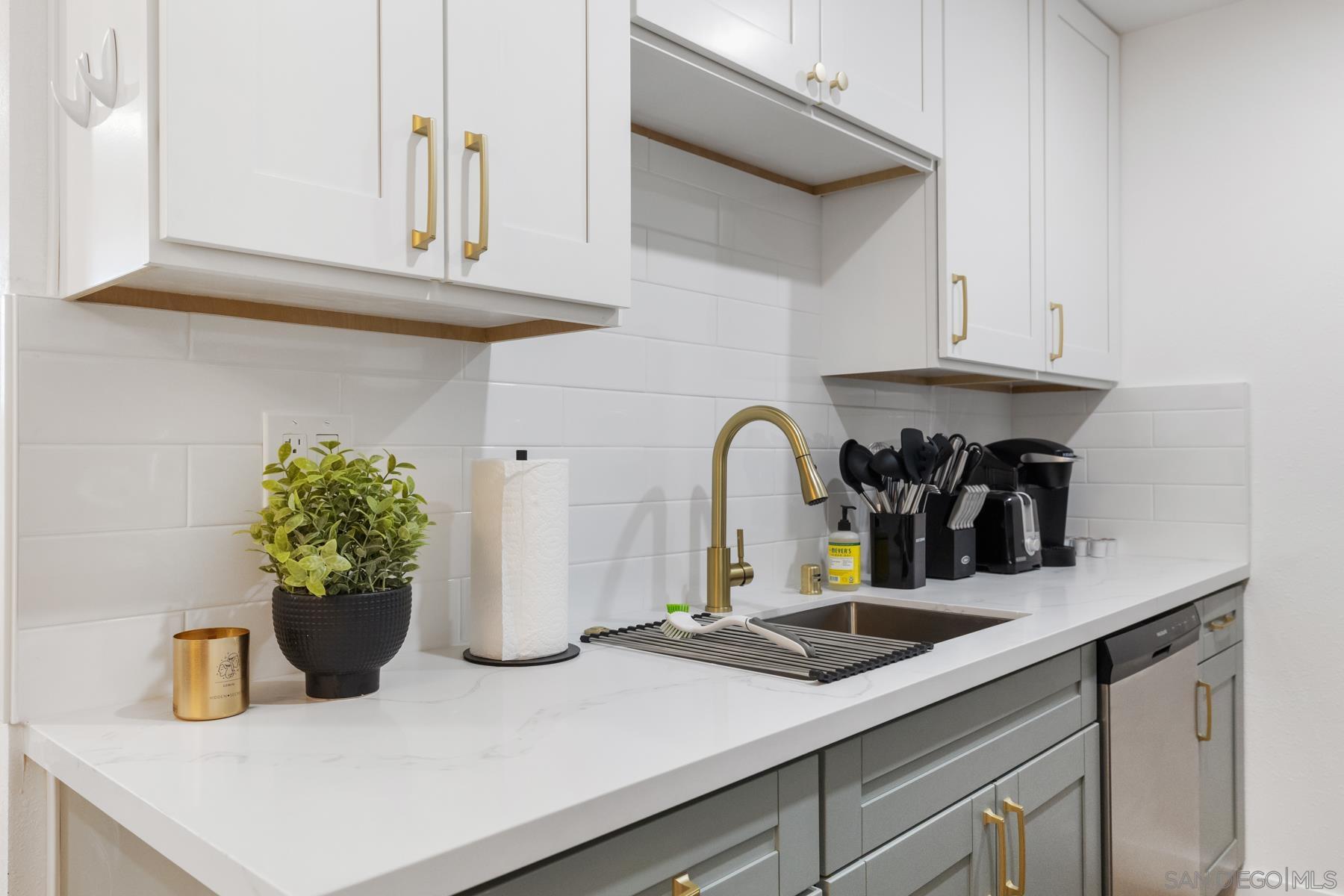 Detail Gallery Image 11 of 15 For 1147  Grove Avenue, Imperial Beach,  CA 91932 - – Beds | – Baths