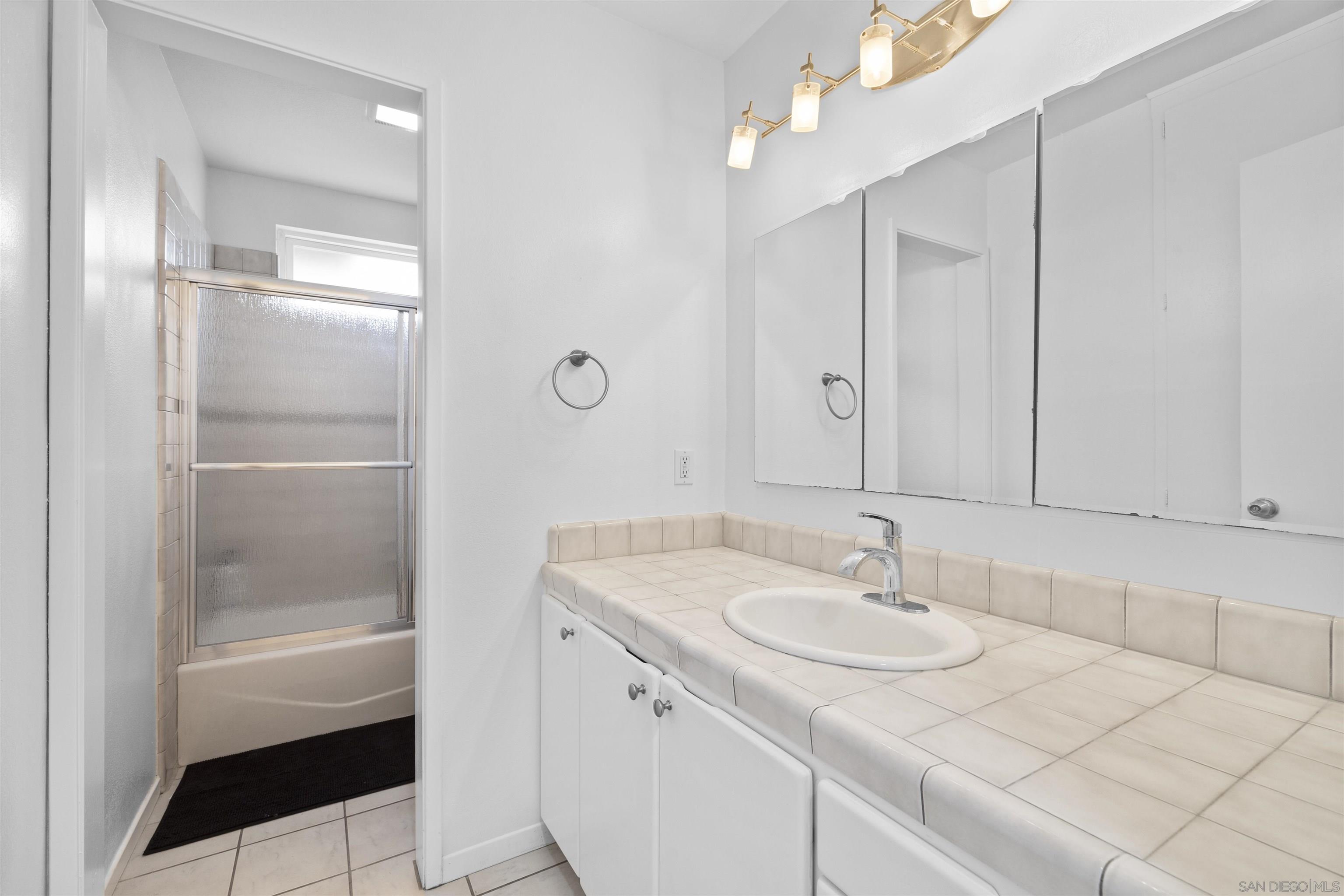 Detail Gallery Image 11 of 16 For 4809  Kelly Dr., Carlsbad,  CA 92008 - 4 Beds | 2 Baths