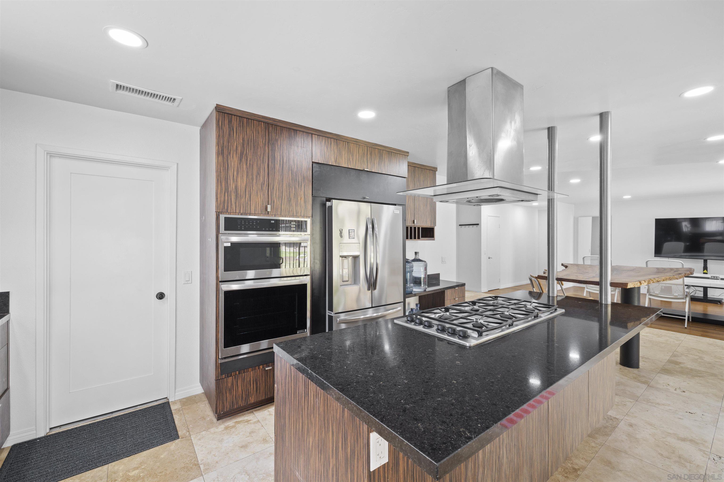 Detail Gallery Image 4 of 16 For 4809  Kelly Dr., Carlsbad,  CA 92008 - 4 Beds | 2 Baths