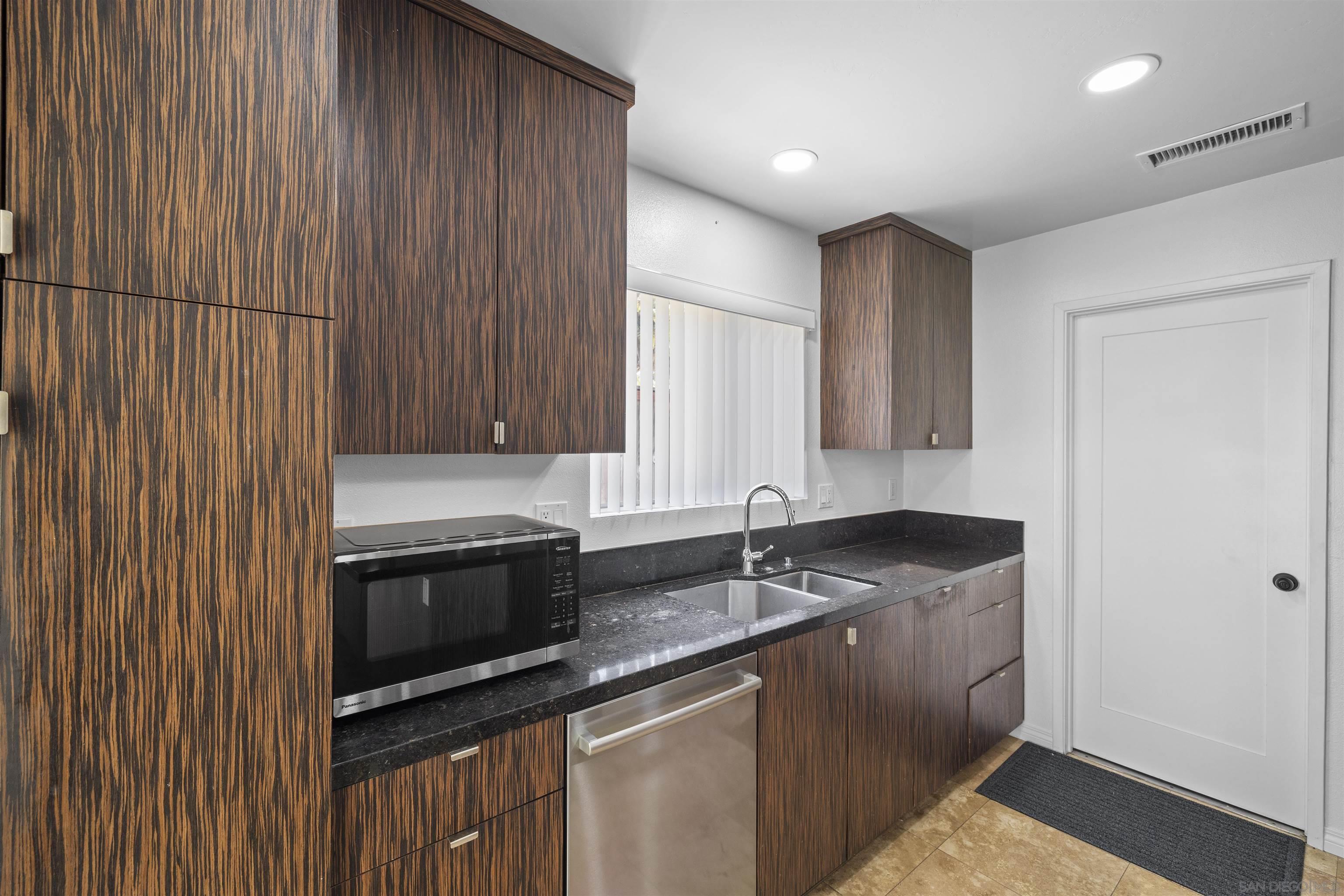 Detail Gallery Image 6 of 16 For 4809  Kelly Dr., Carlsbad,  CA 92008 - 4 Beds | 2 Baths